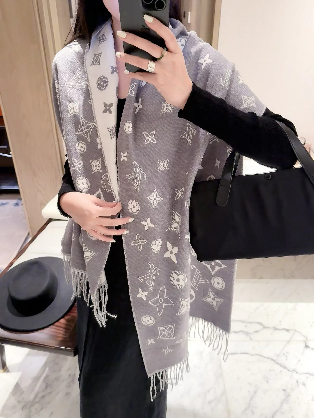 Шарфы Louis Vuitton 18377551