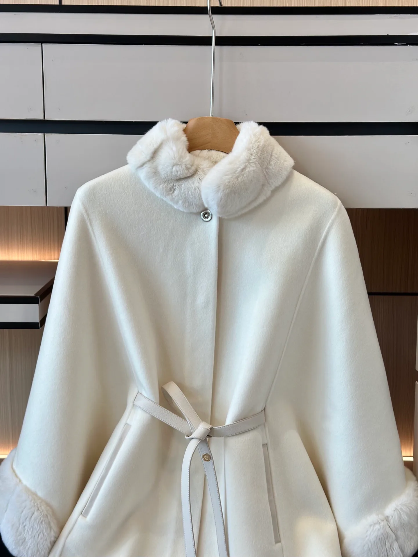 Пальто Женские Loro Piana 18706875