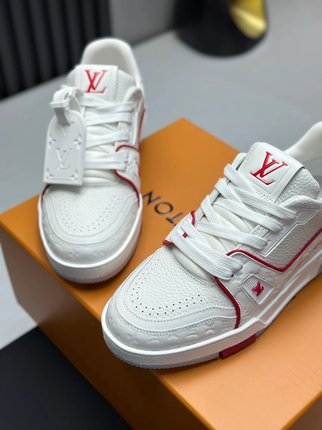 Кроссовки Женские Louis Vuitton 10646373