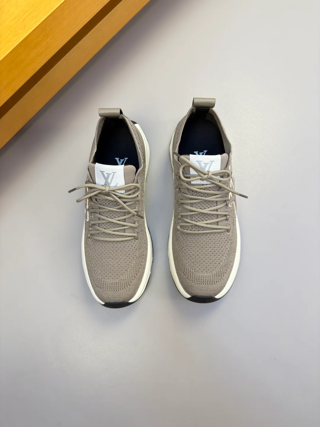 Кроссовки Мужские Louis Vuitton 18142542