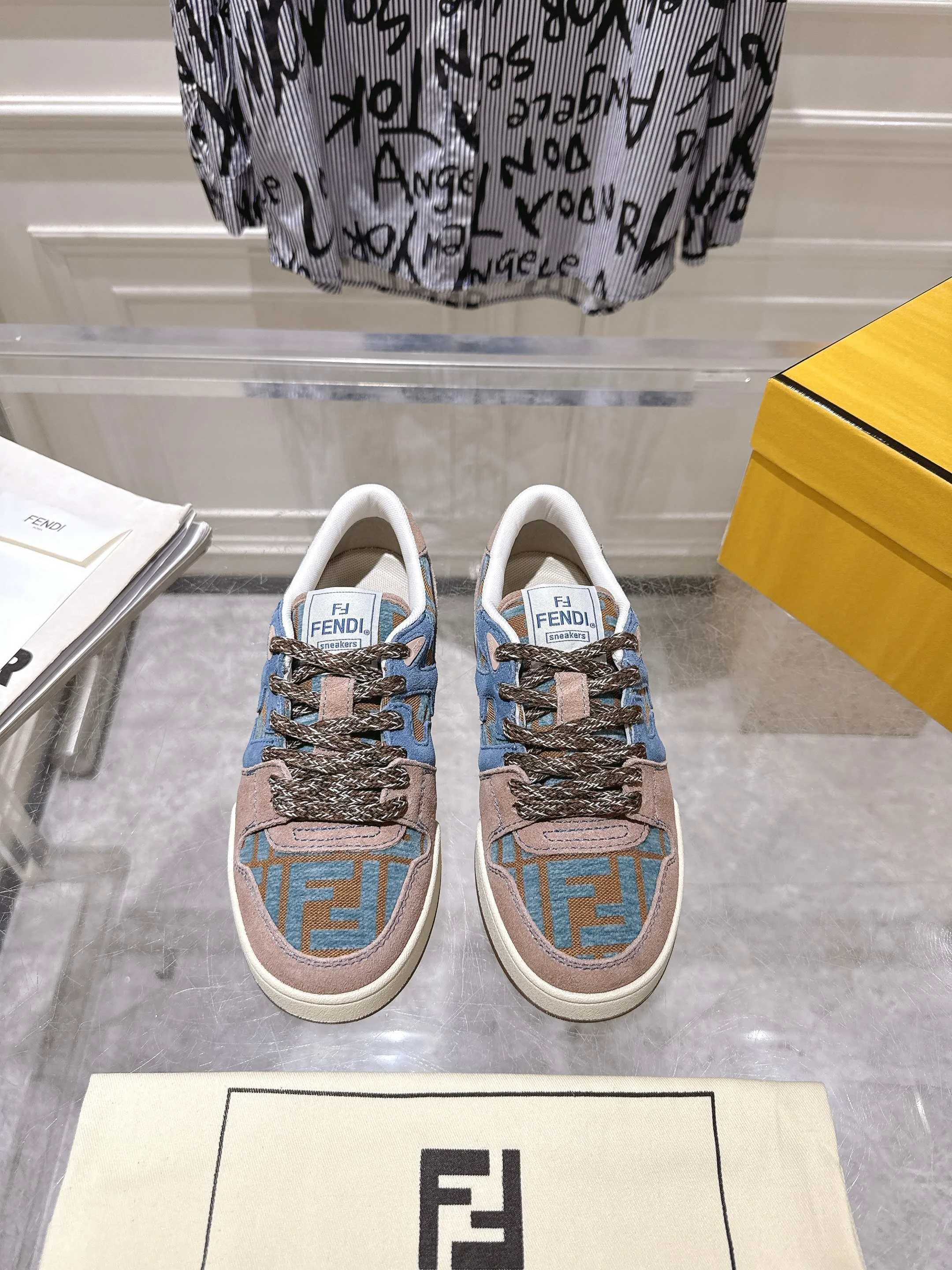 Кроссовки Женские Fendi 29033