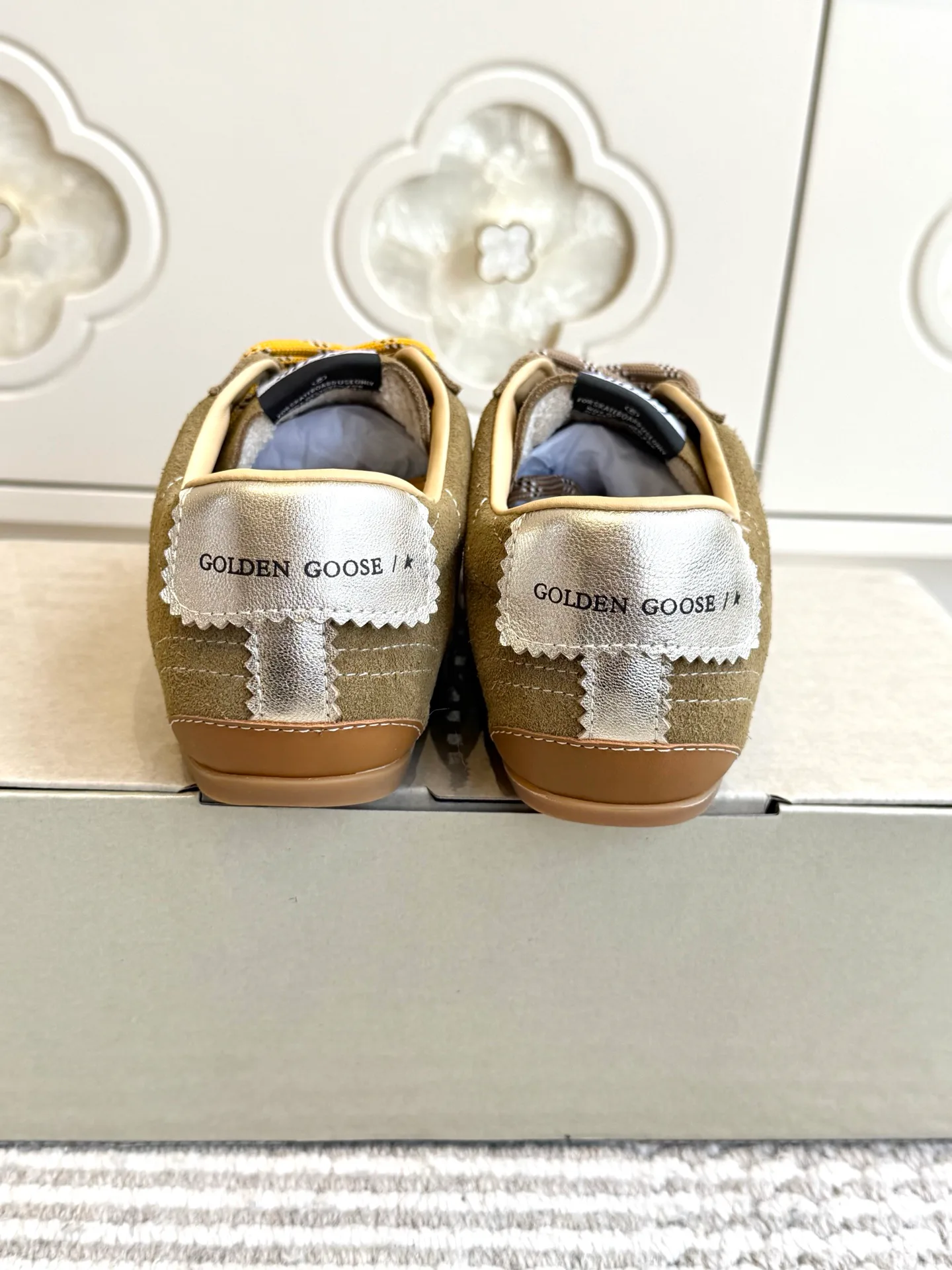 Кроссовки Женские Golden Goose 18360512