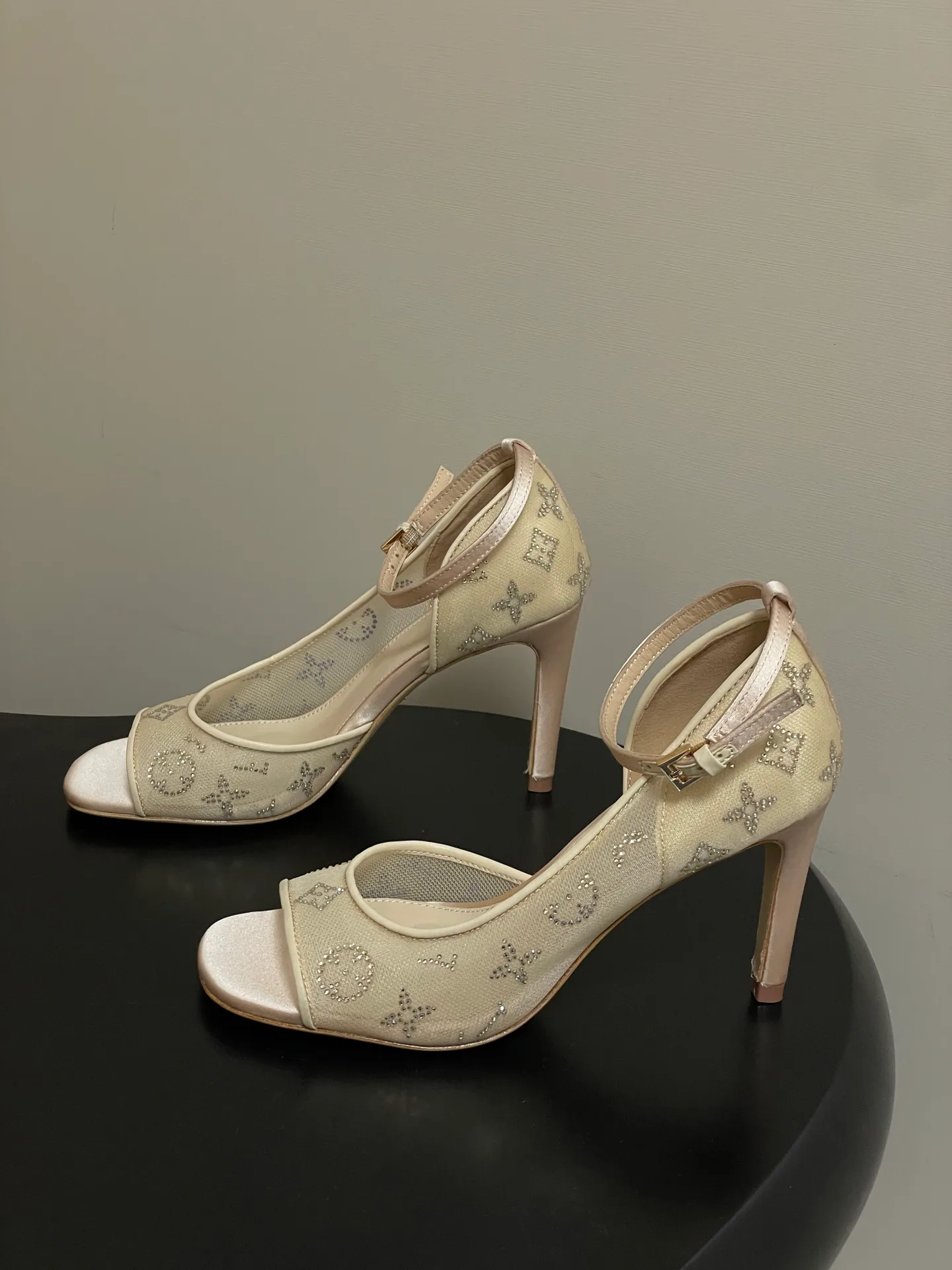 Босоножки Женские Louis Vuitton 11628682