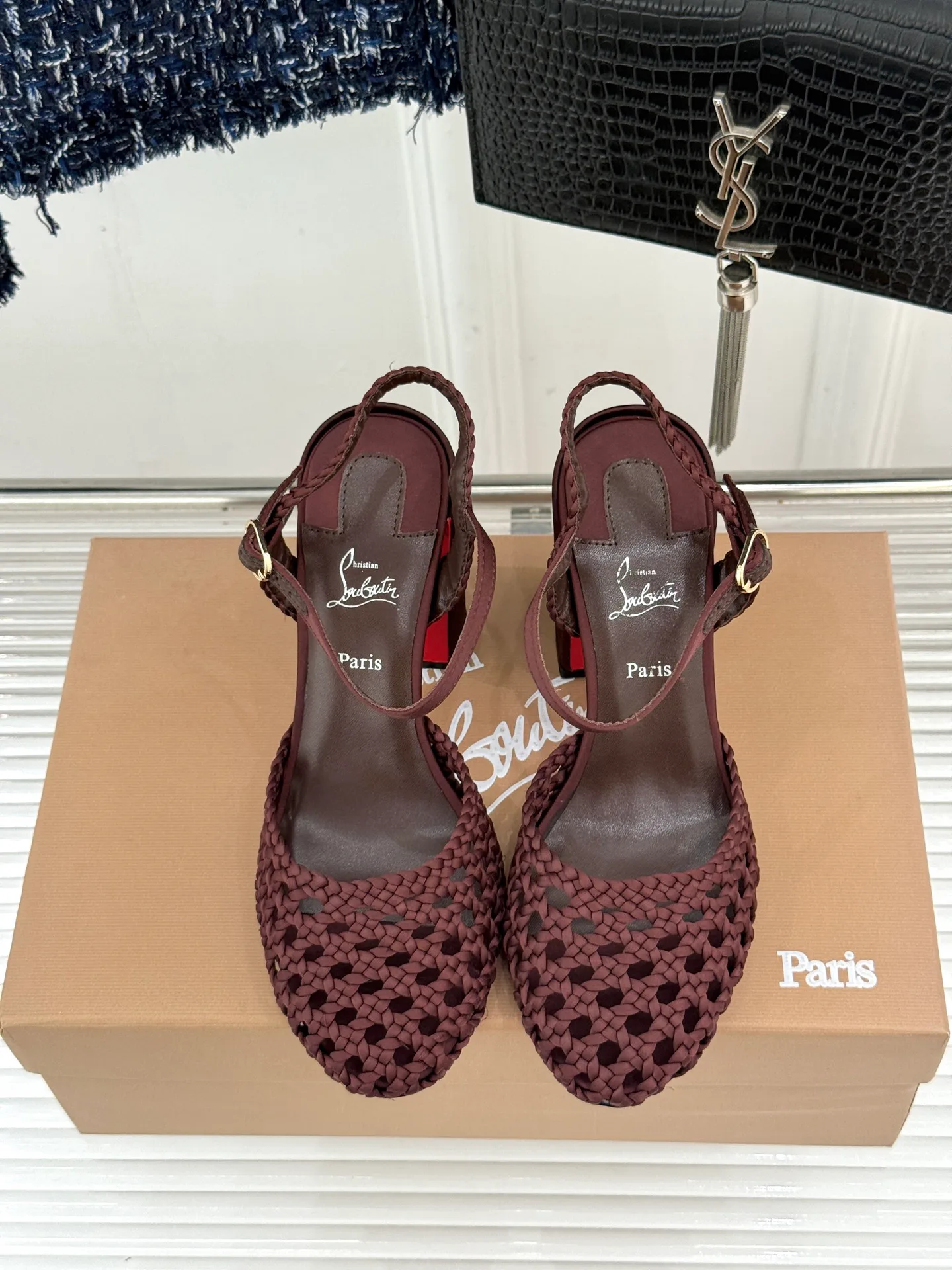 Босоножки Женские Christian Louboutin 19367920