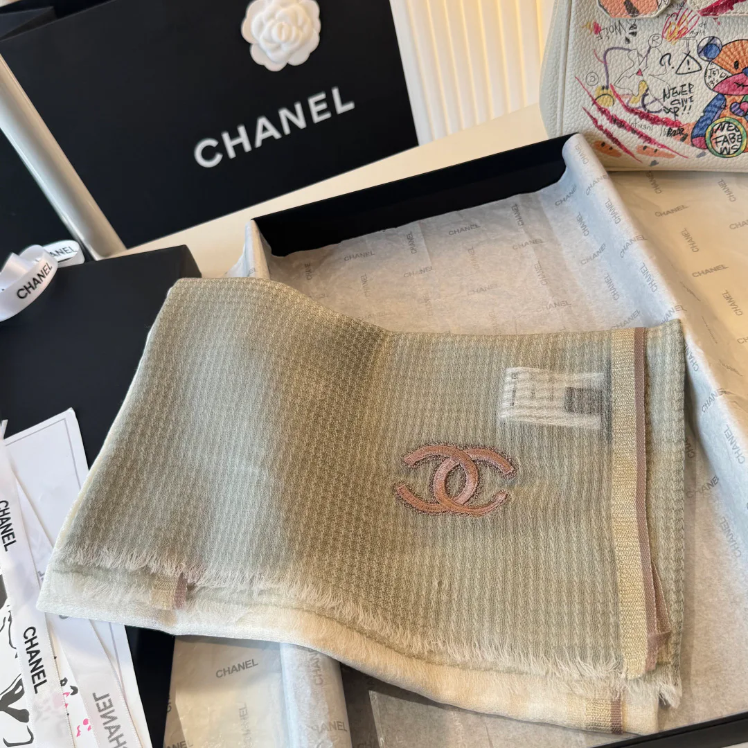 Шарфы Chanel 18627106