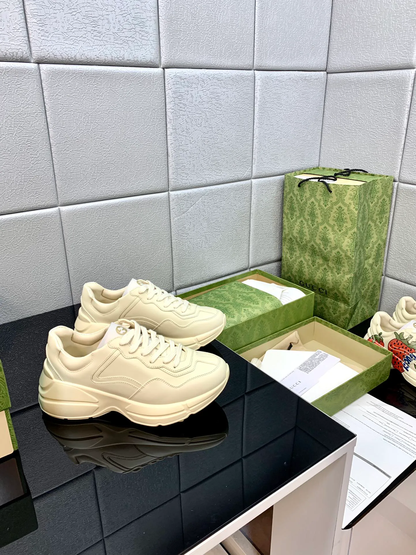 Кроссовки Женские Gucci 13080120