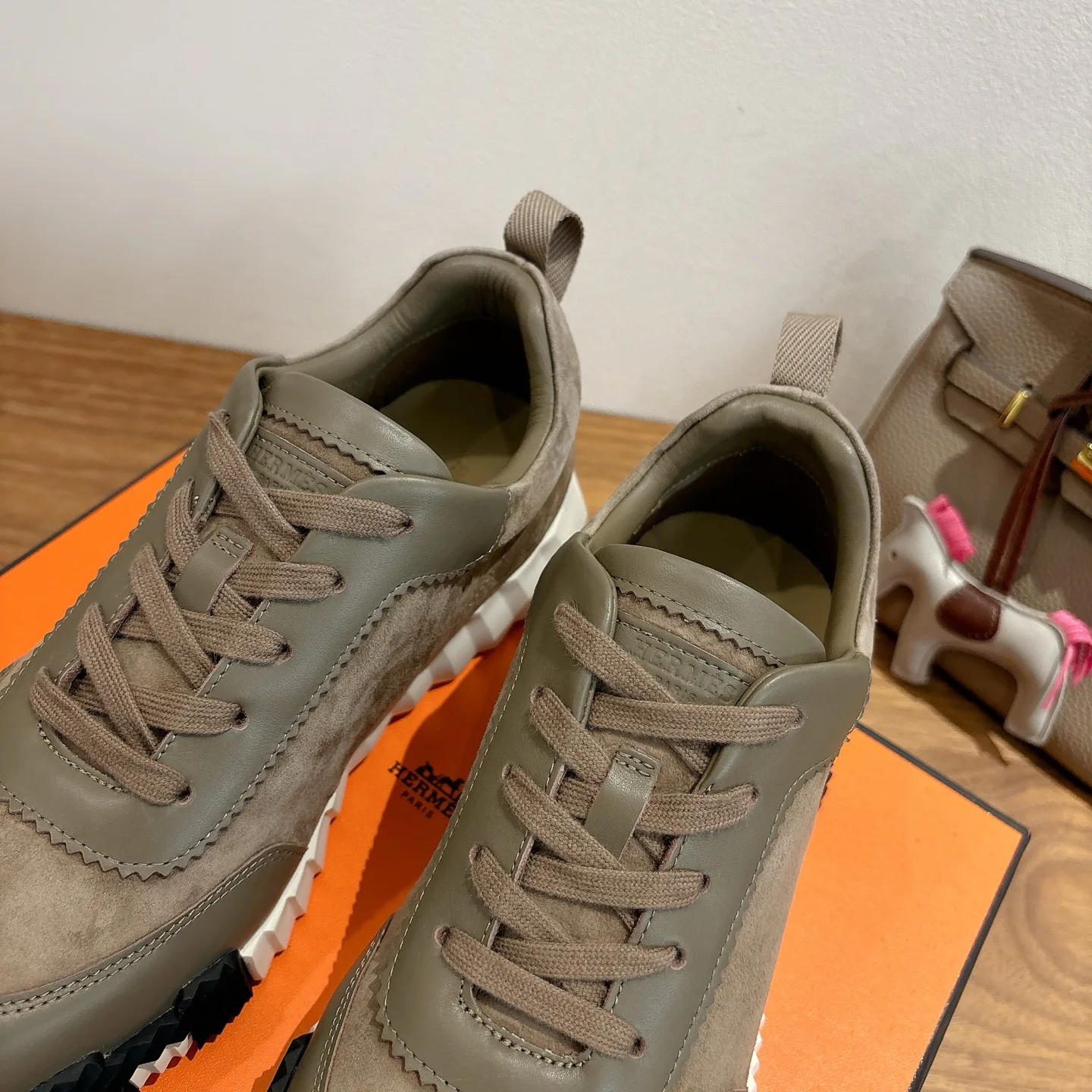 Кроссовки Женские Hermes 18729682
