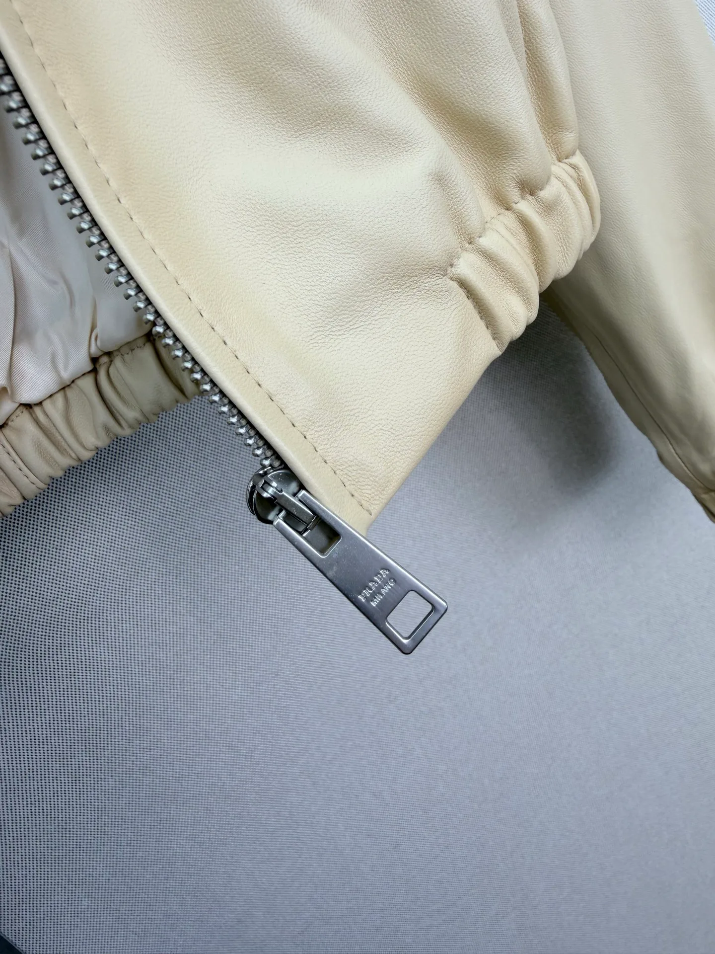Кожаные Куртки И Дублёнки Женские Prada 18173057