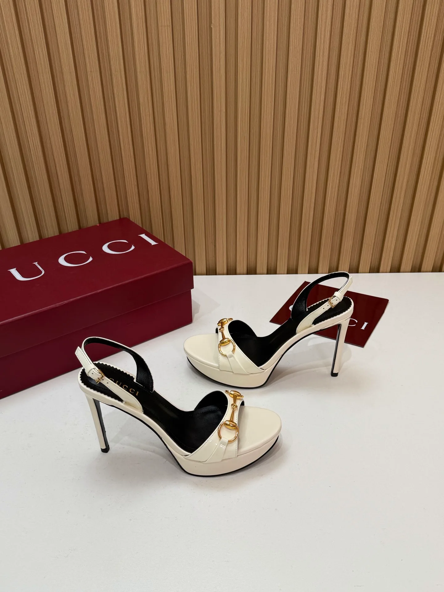 Босоножки Женские Gucci 18396263