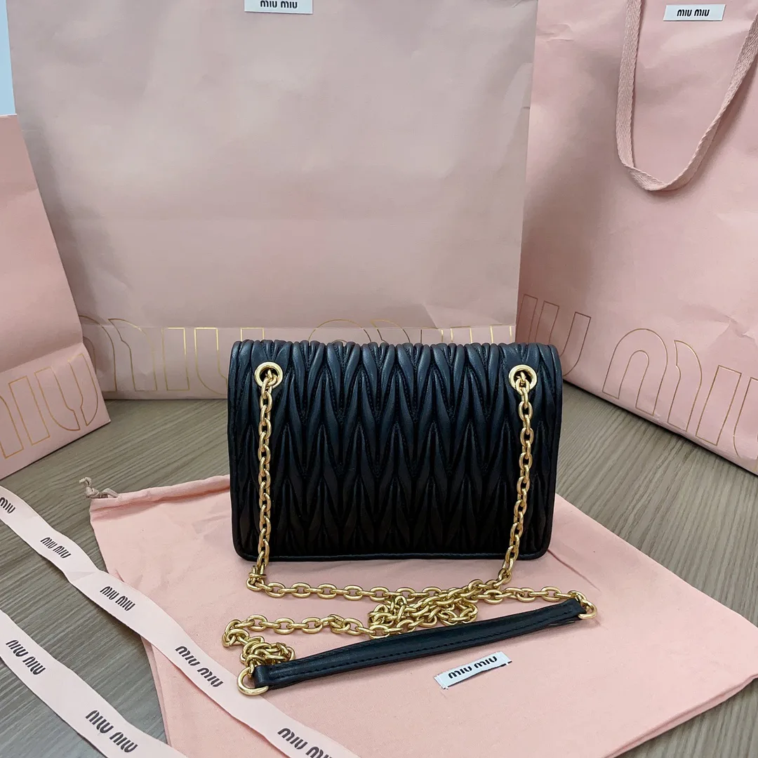 Классические Сумки Женские Prada 11872264