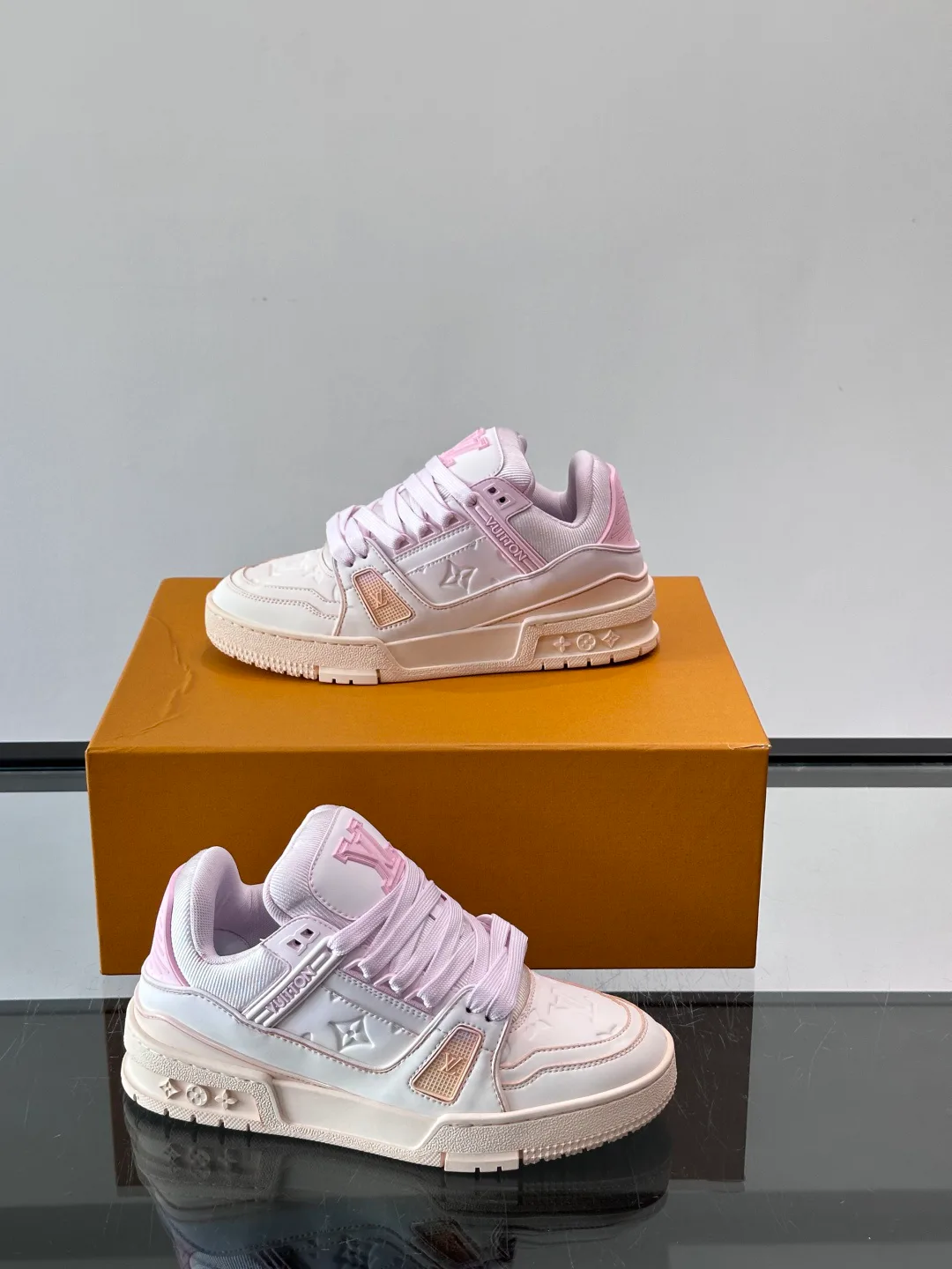 Кроссовки Женские Louis Vuitton 12764327