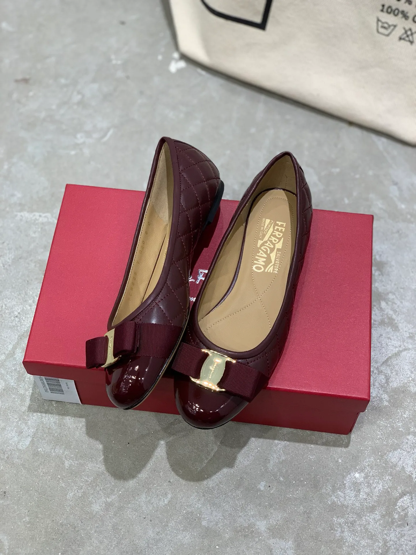 Балетки Женские Salvatore Ferragamo 17642576