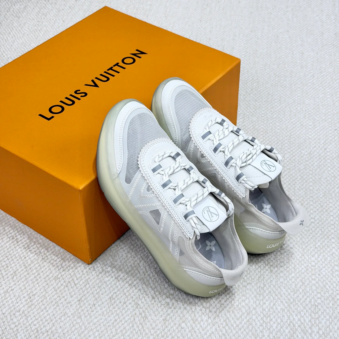Кроссовки Женские Louis Vuitton 18265147