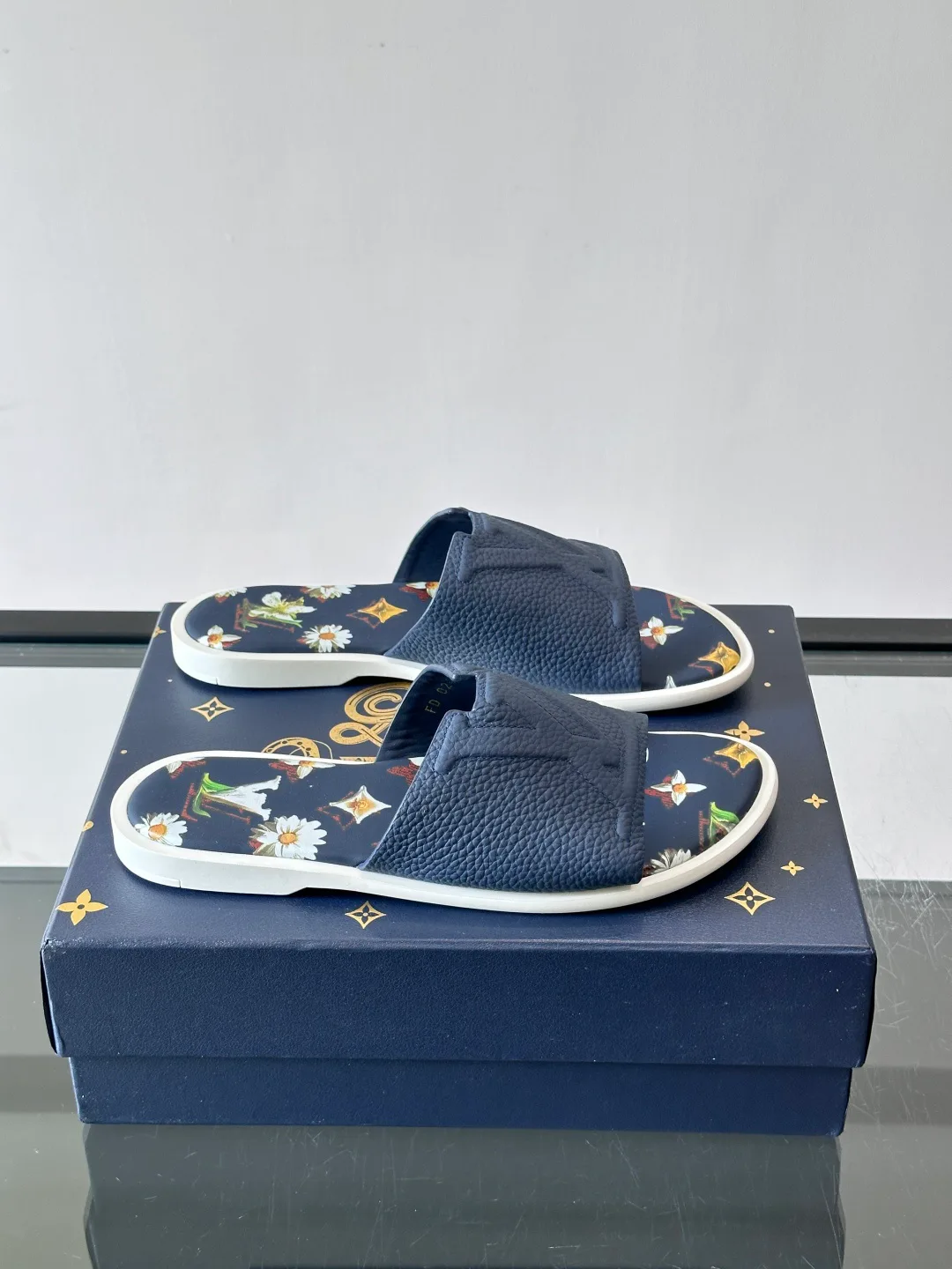 Шлепанцы Женские Louis Vuitton 17162802