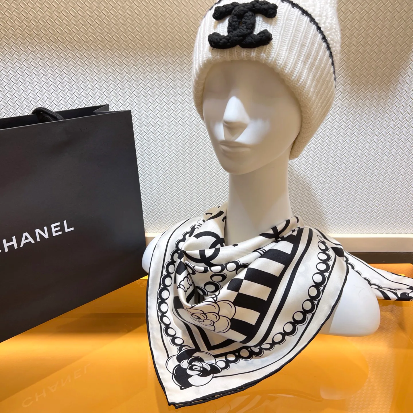 Платки Chanel 5021496