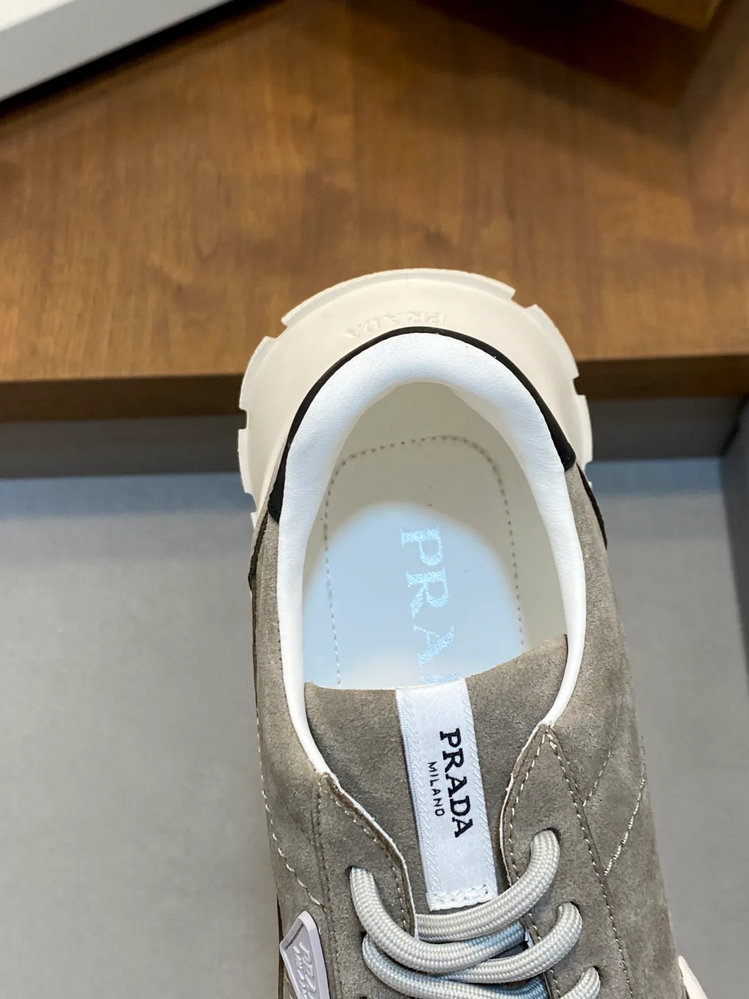 Кроссовки Женские Prada 18274628