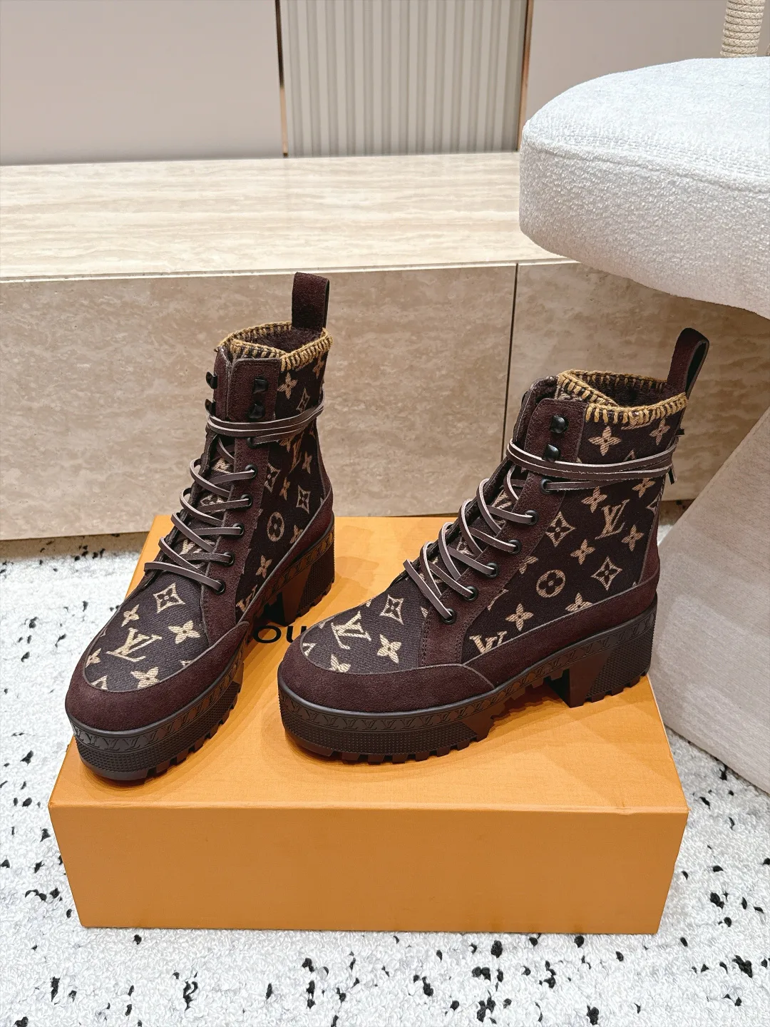 Ботинки Женские Louis Vuitton 18498036