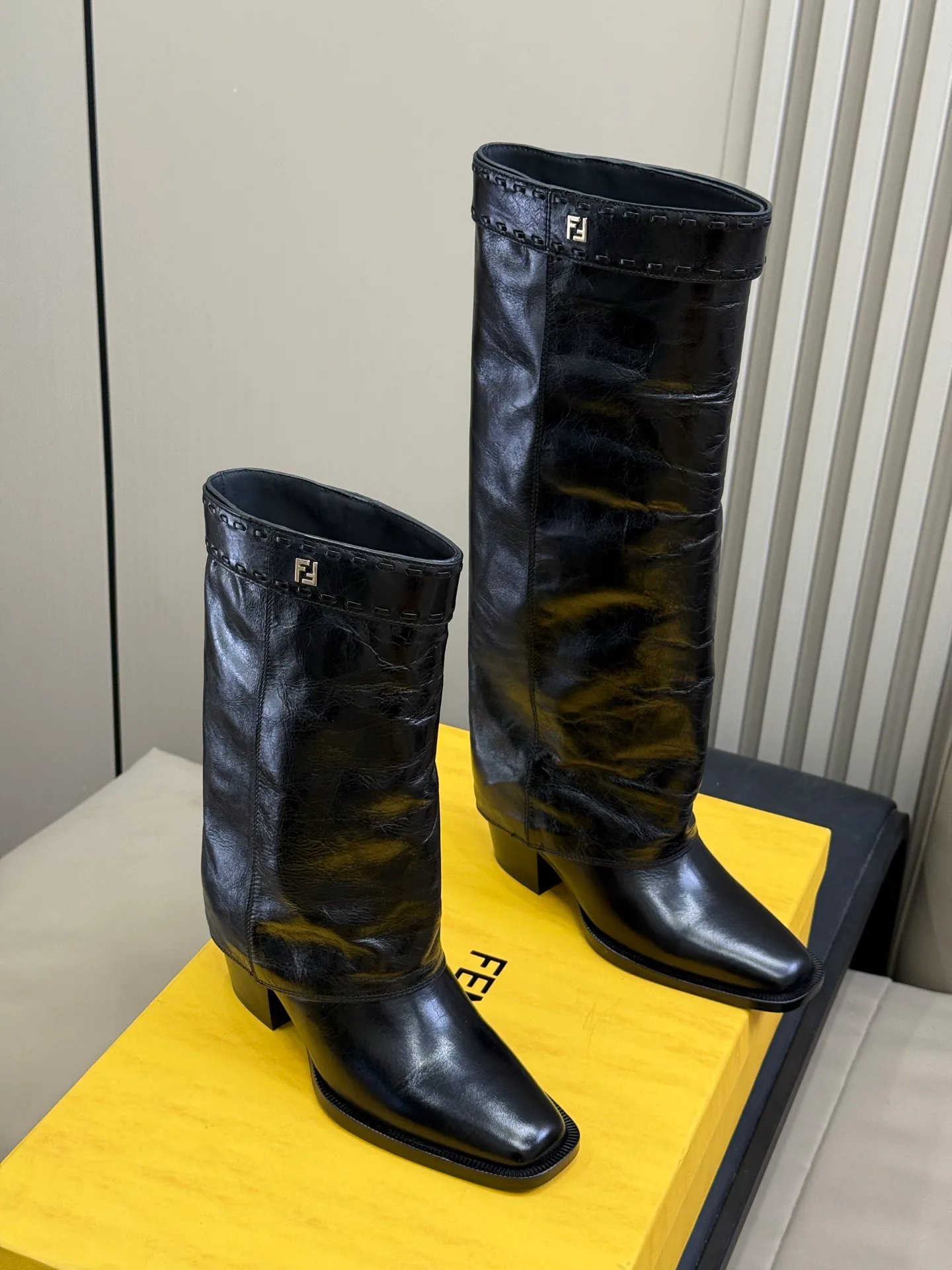 Сапоги Женские Fendi 18370130