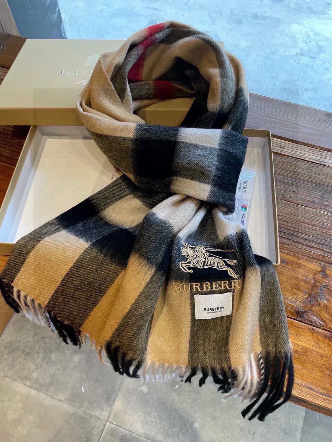 Шарфы Burberry 832143