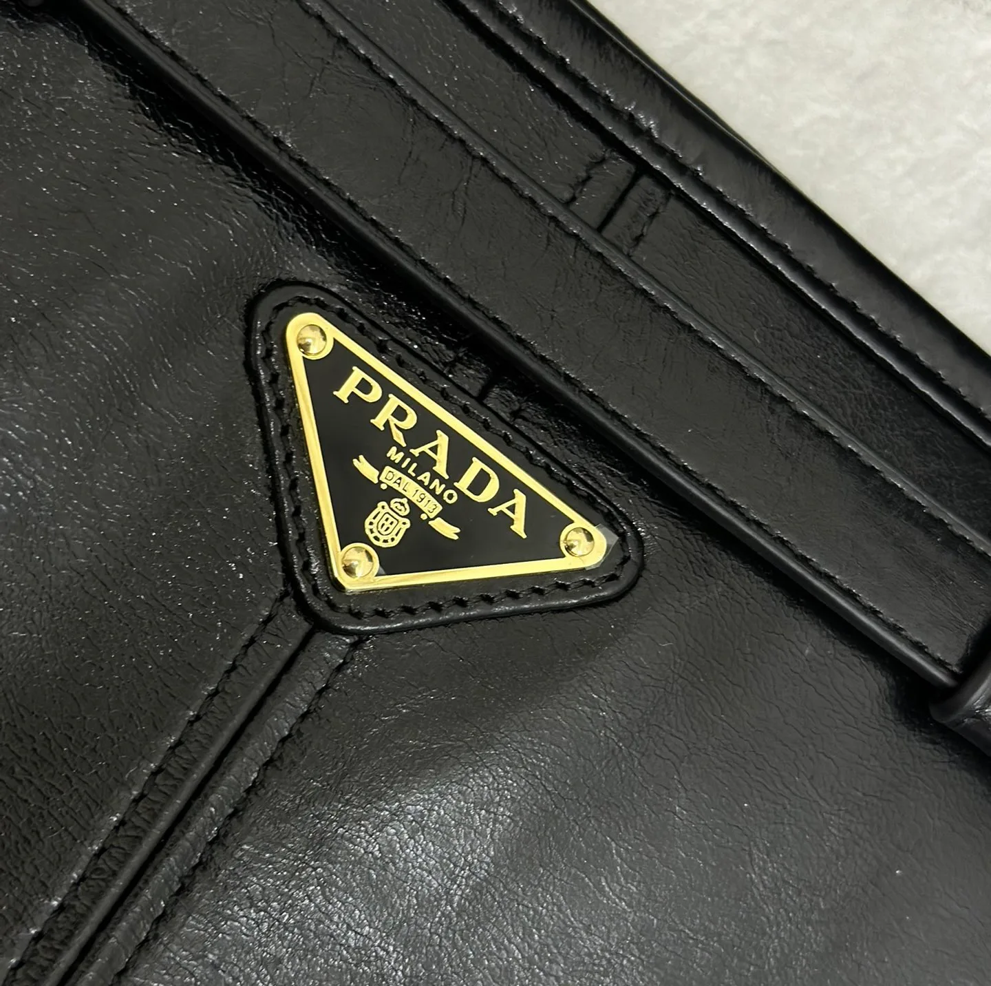 Классические Сумки Женские Prada 11462564