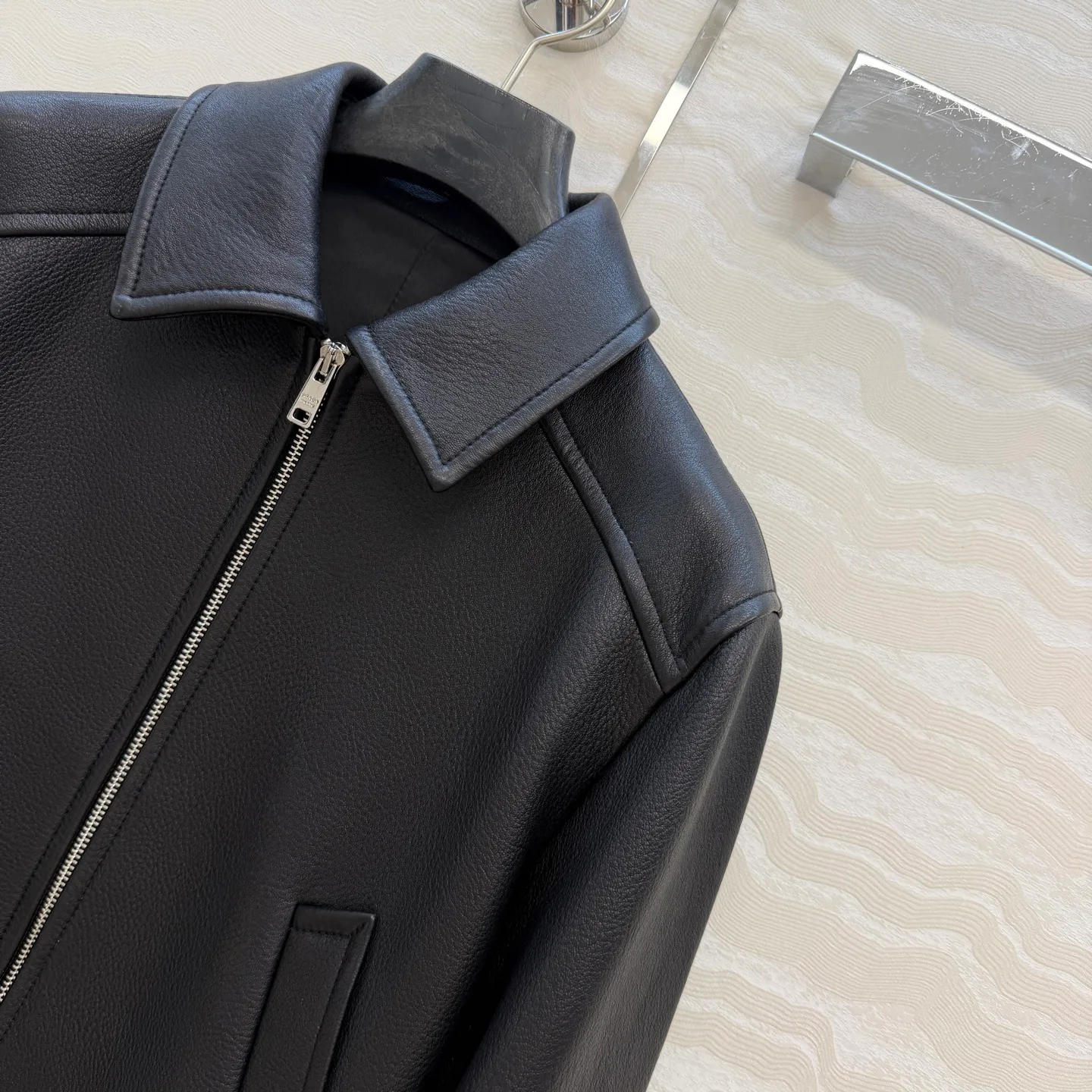 Кожаные Куртки И Дублёнки Женские Prada 18601537