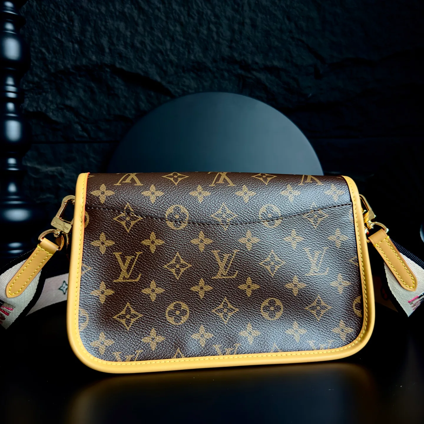 Классические Сумки Женские Louis Vuitton 11508439