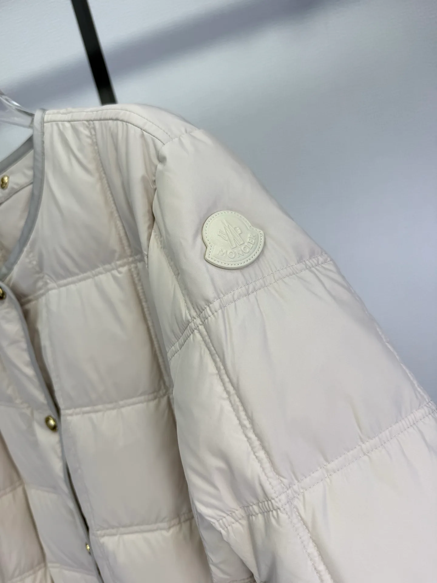 Куртки И Пуховики Женские Moncler 18022130