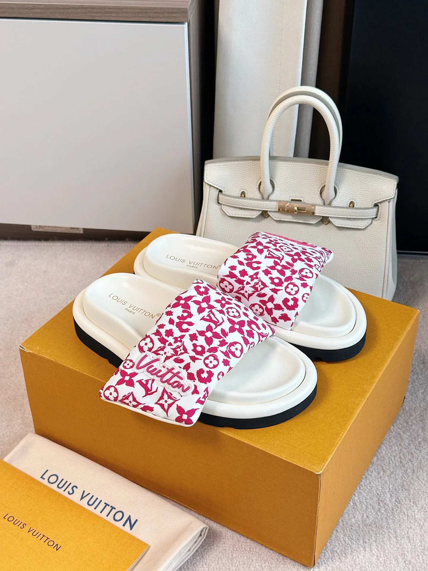 Шлепанцы Женские Louis Vuitton 14335150