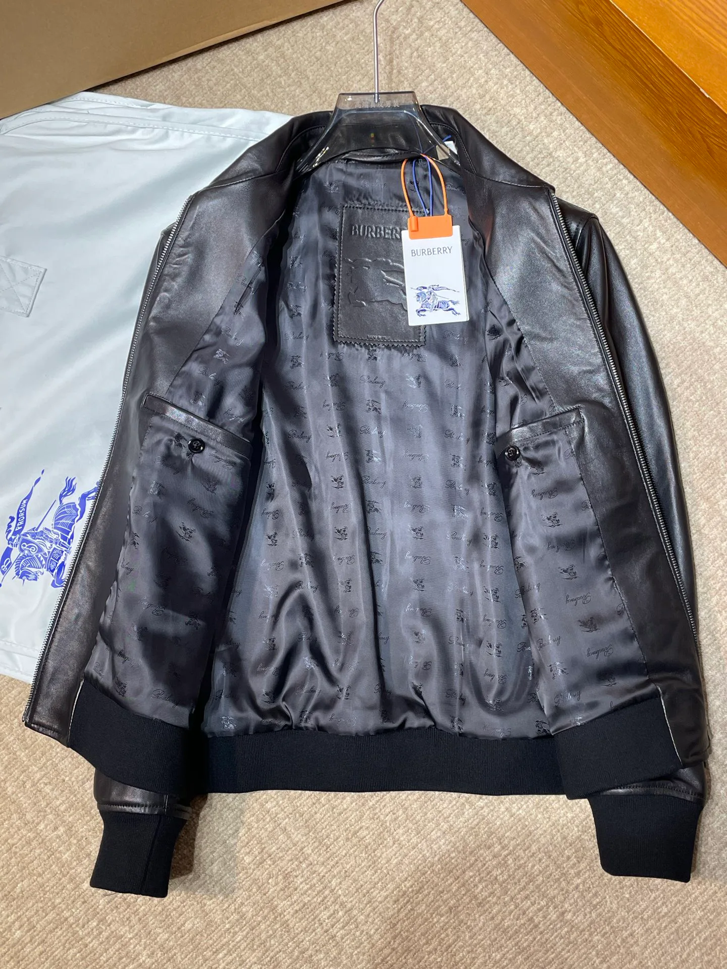 Кожаные Куртки И Дублёнки Женские Burberry 18235890