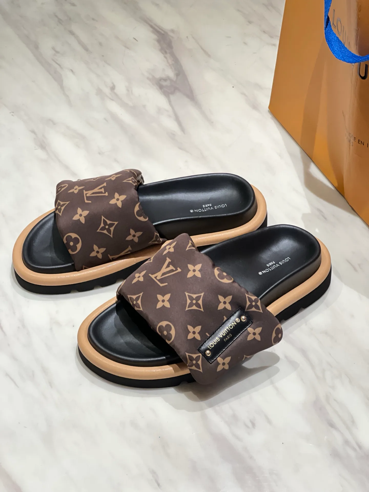 Шлепанцы Женские Louis Vuitton 15357809