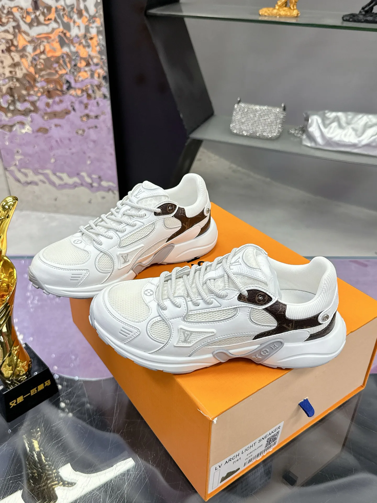 Кроссовки Женские Louis Vuitton 17530431