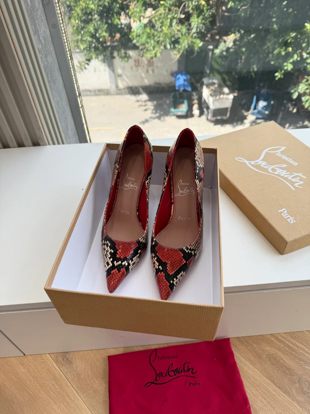 Туфли Женские Christian Louboutin 19673679
