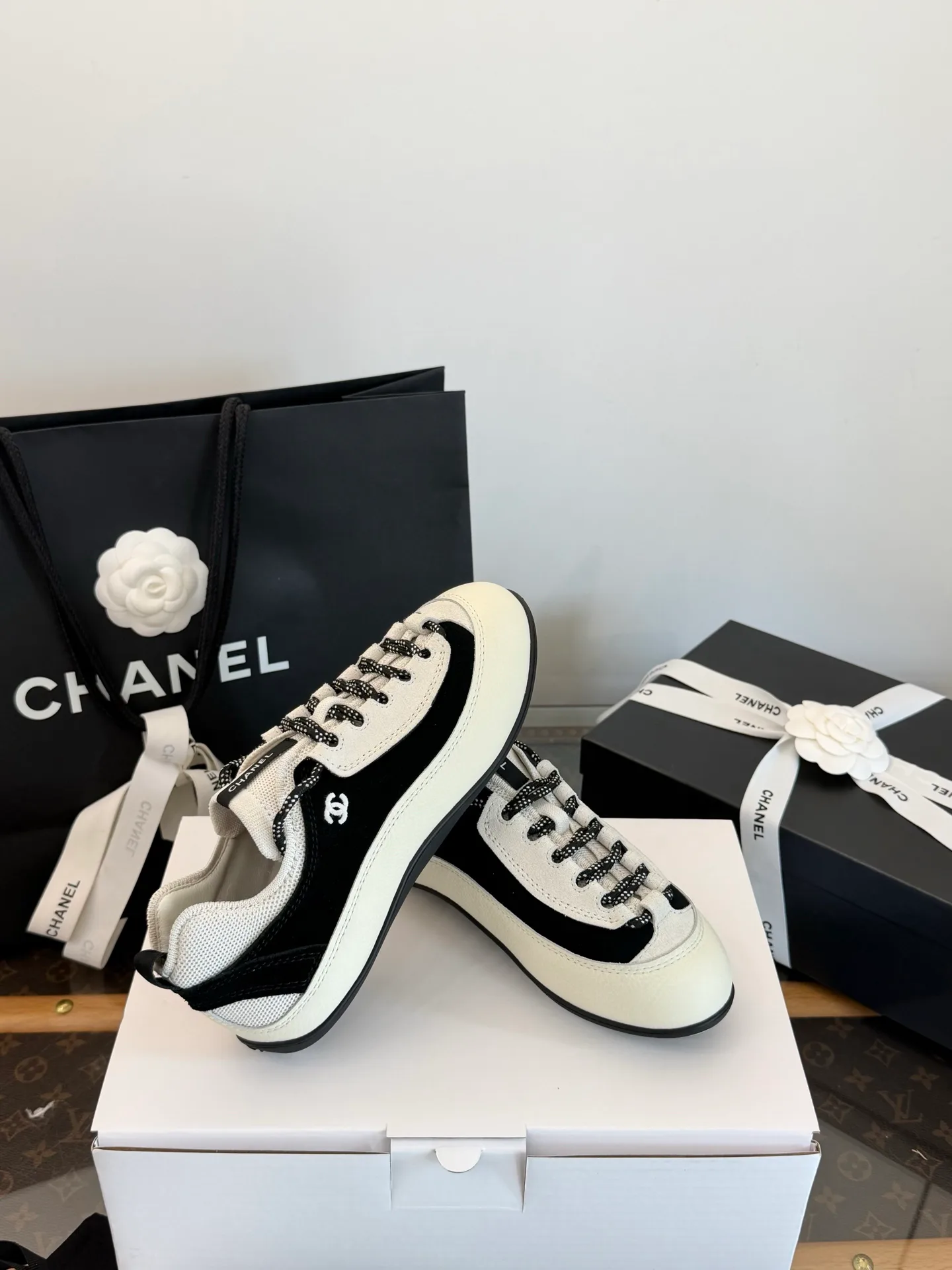 Кроссовки Женские Chanel 18304138