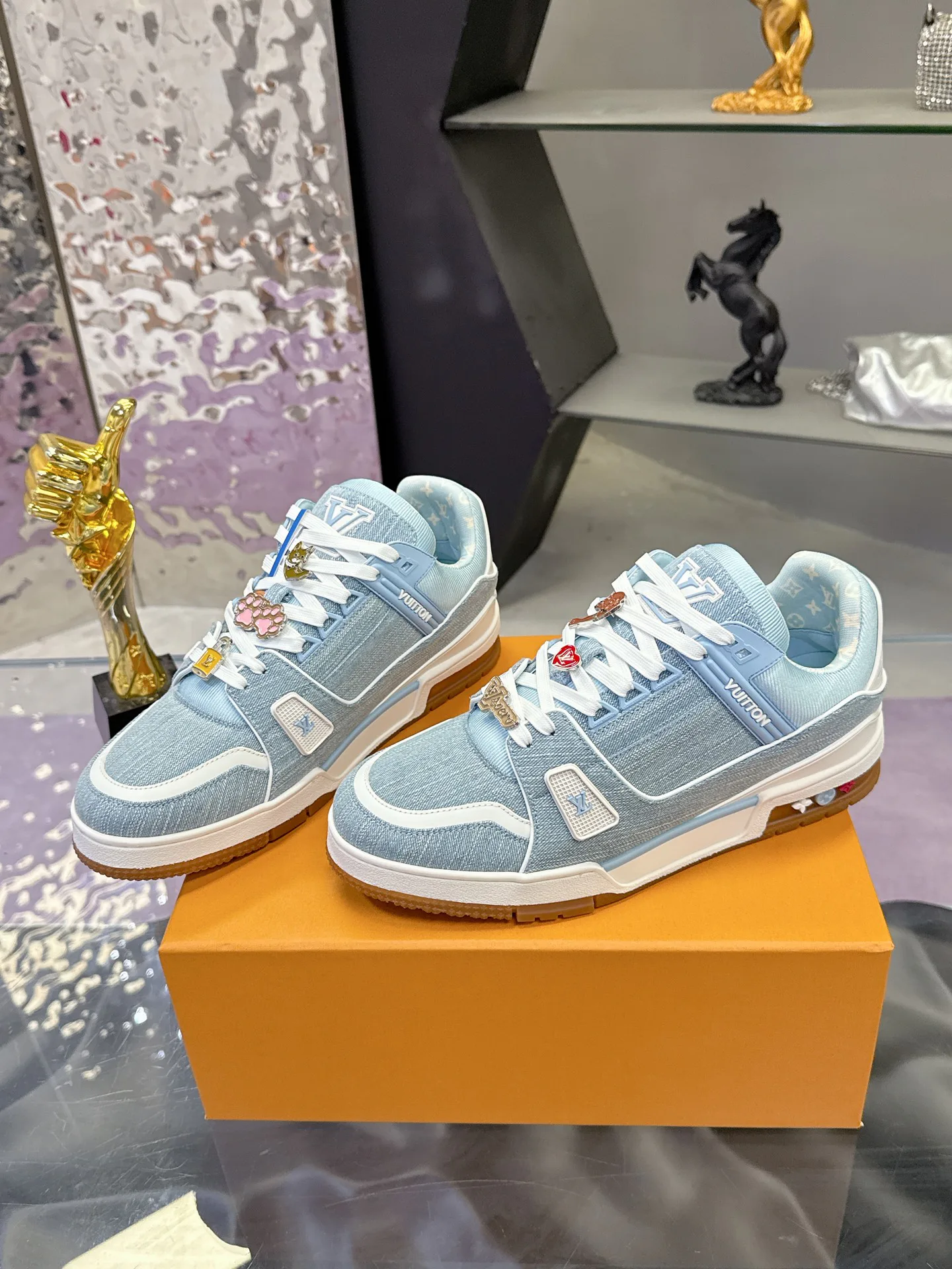 Кроссовки Женские Louis Vuitton 18104017