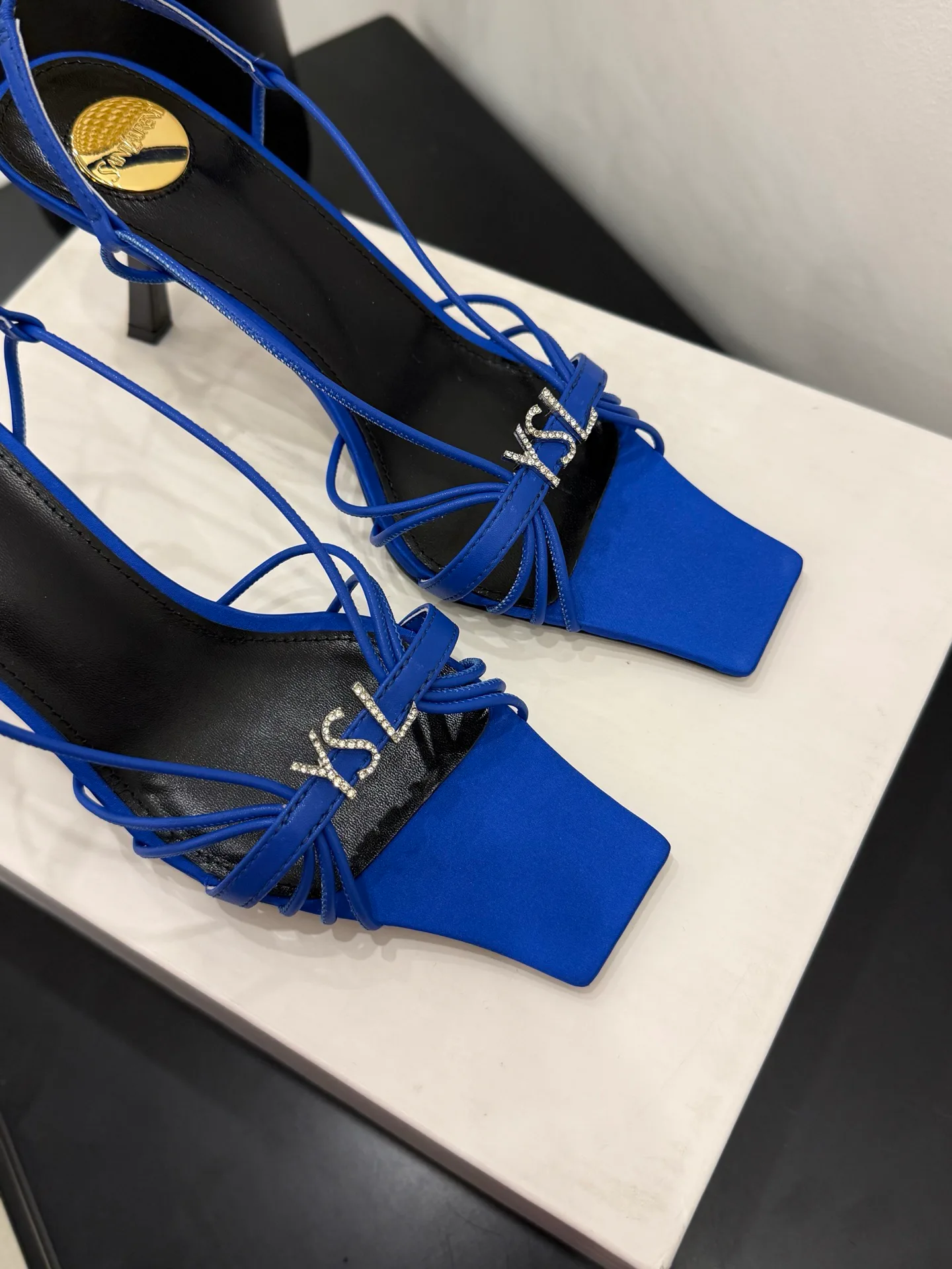 Босоножки Женские Saint Laurent 11739349