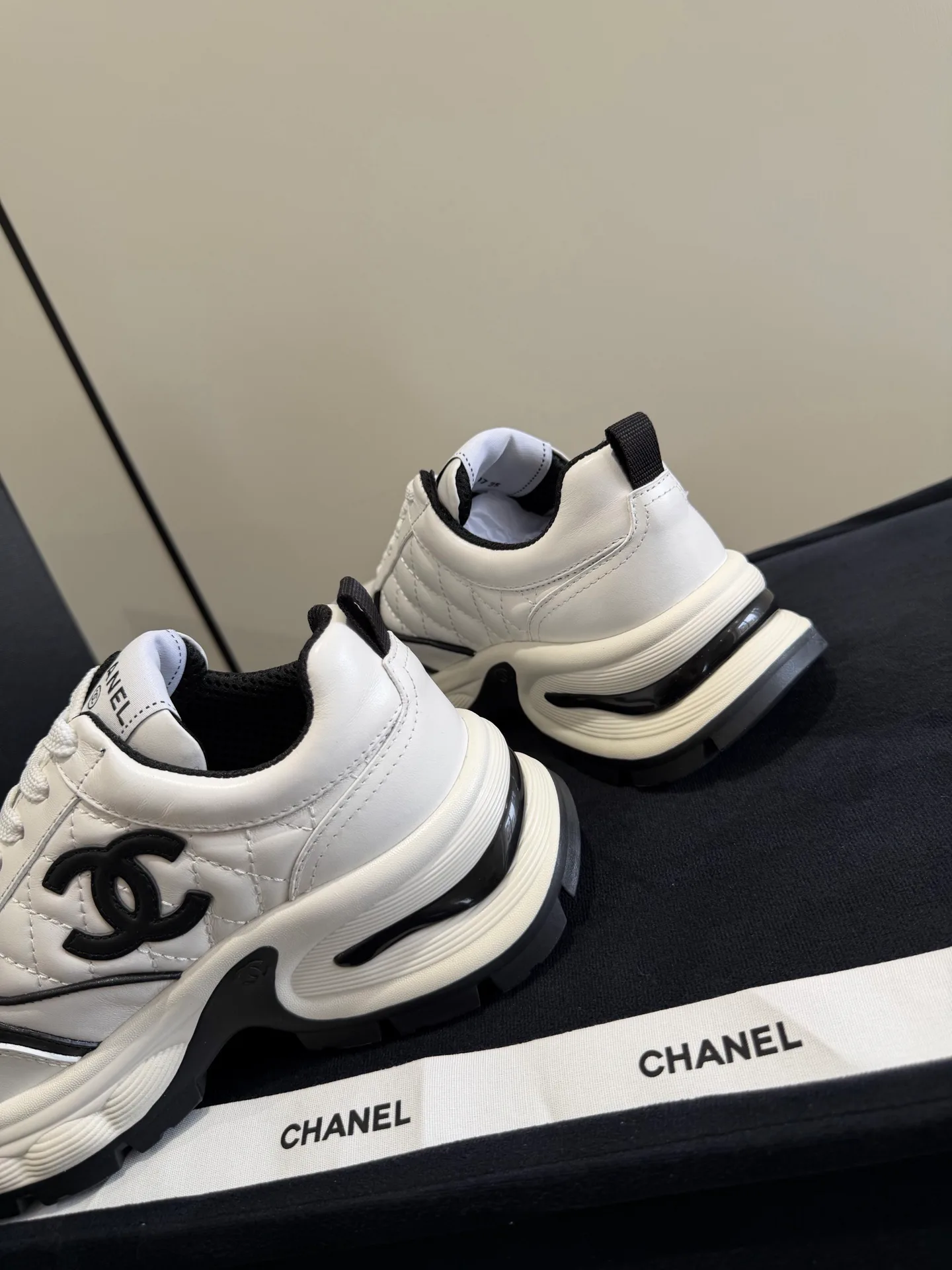 Кроссовки Женские Chanel 19270948