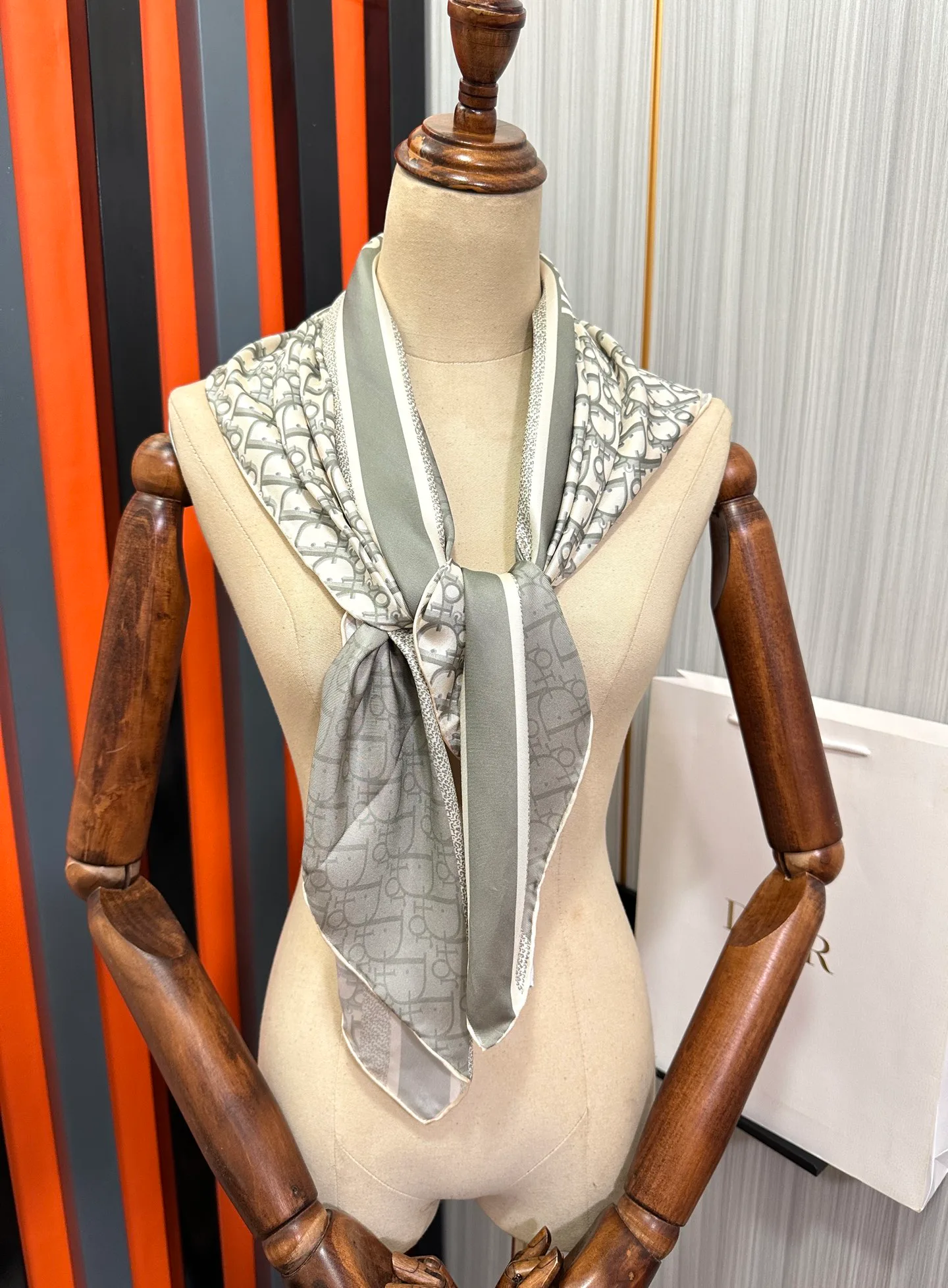 Шарфы Christian Dior 15025035