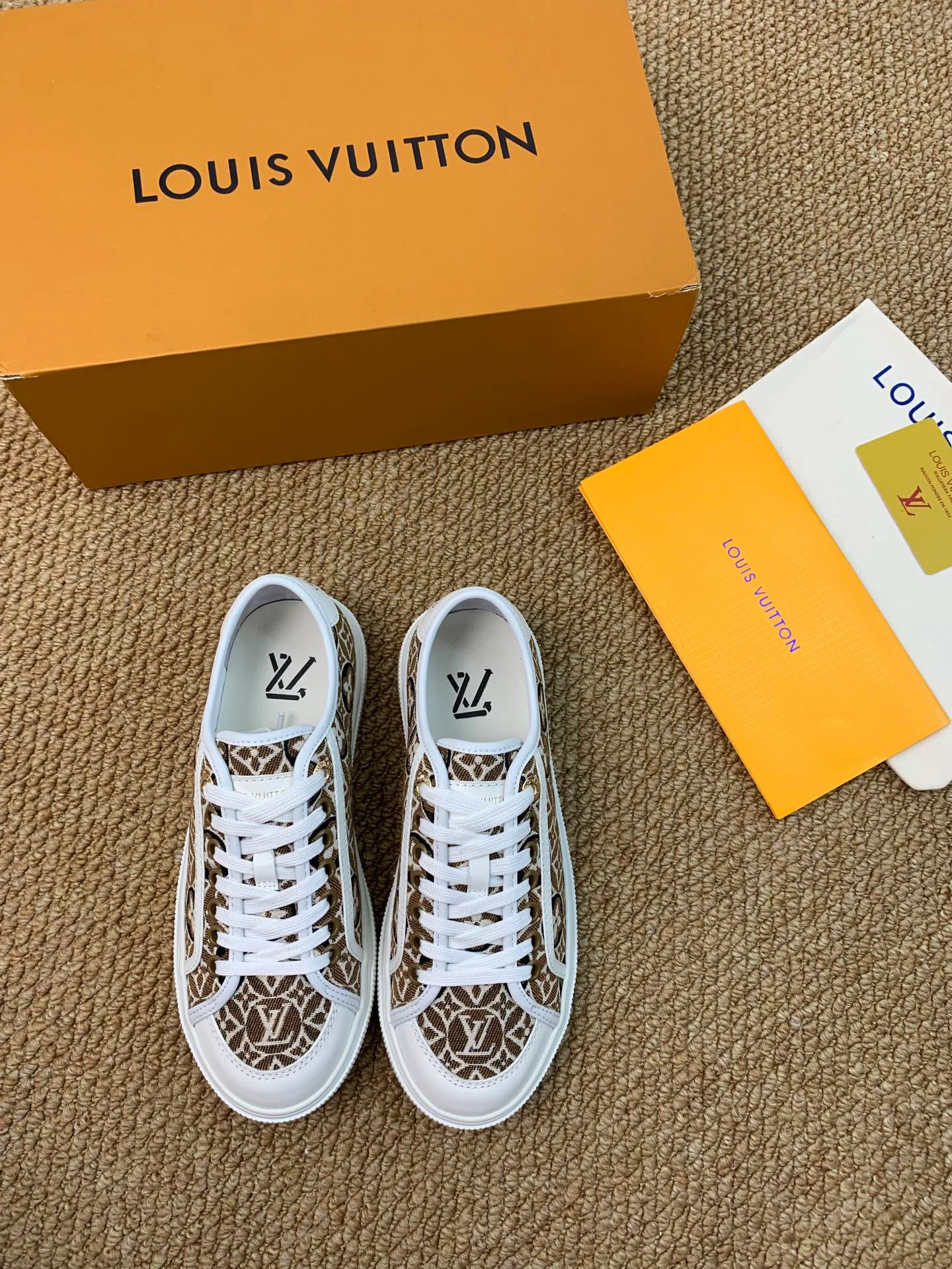 Кроссовки Женские Louis Vuitton 17545200