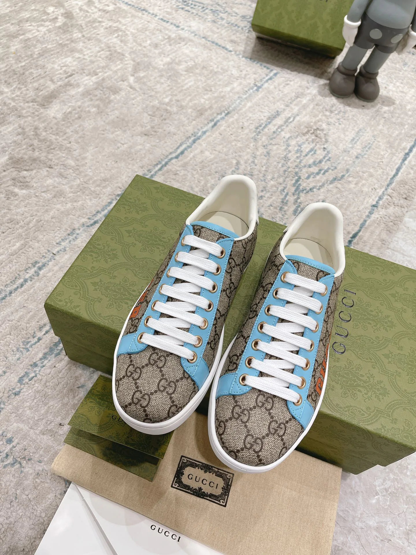 Кроссовки Женские Gucci 17620409