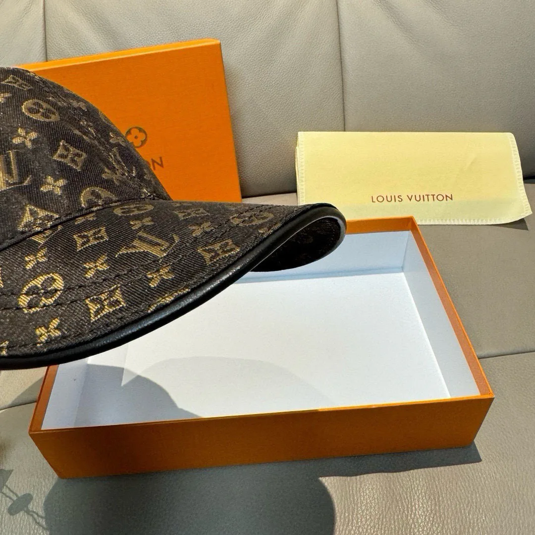 Головные Уборы Louis Vuitton 18347072