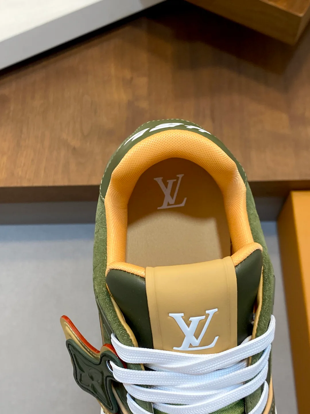 Кроссовки Мужские Louis Vuitton 18707610