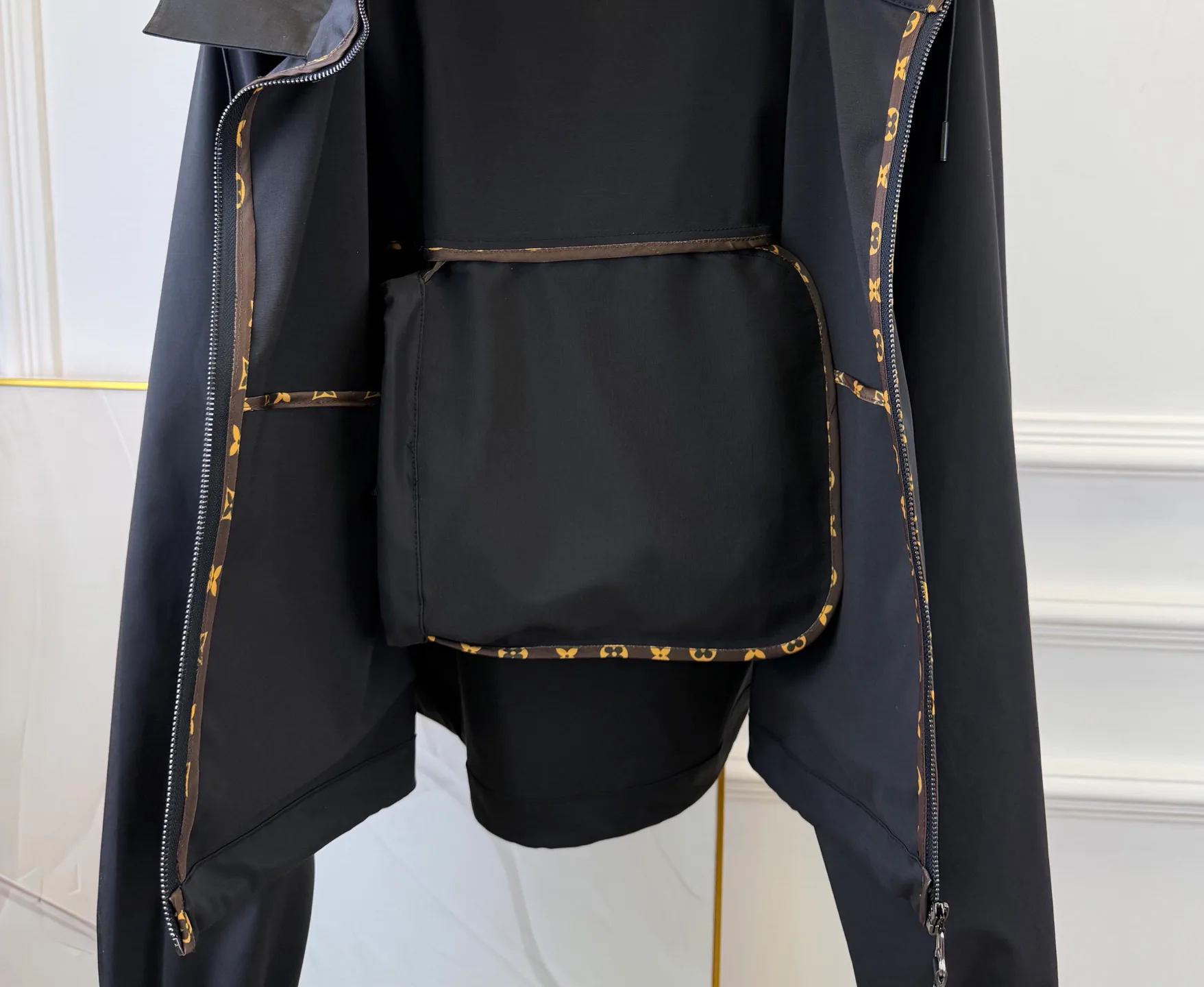 Куртки И Пуховики Женские Louis Vuitton 18010713
