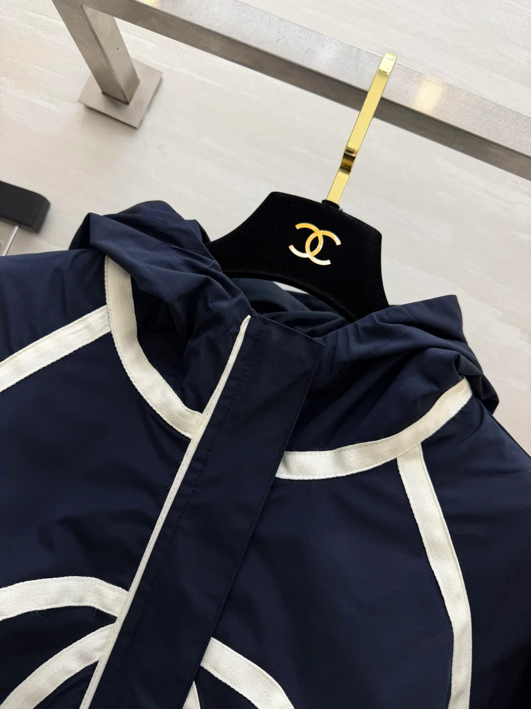 Куртки И Пуховики Женские Chanel 18276691