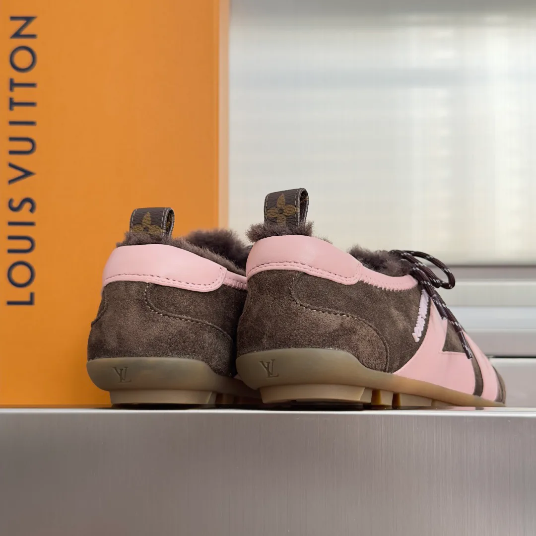 Кроссовки Женские Louis Vuitton 18741739