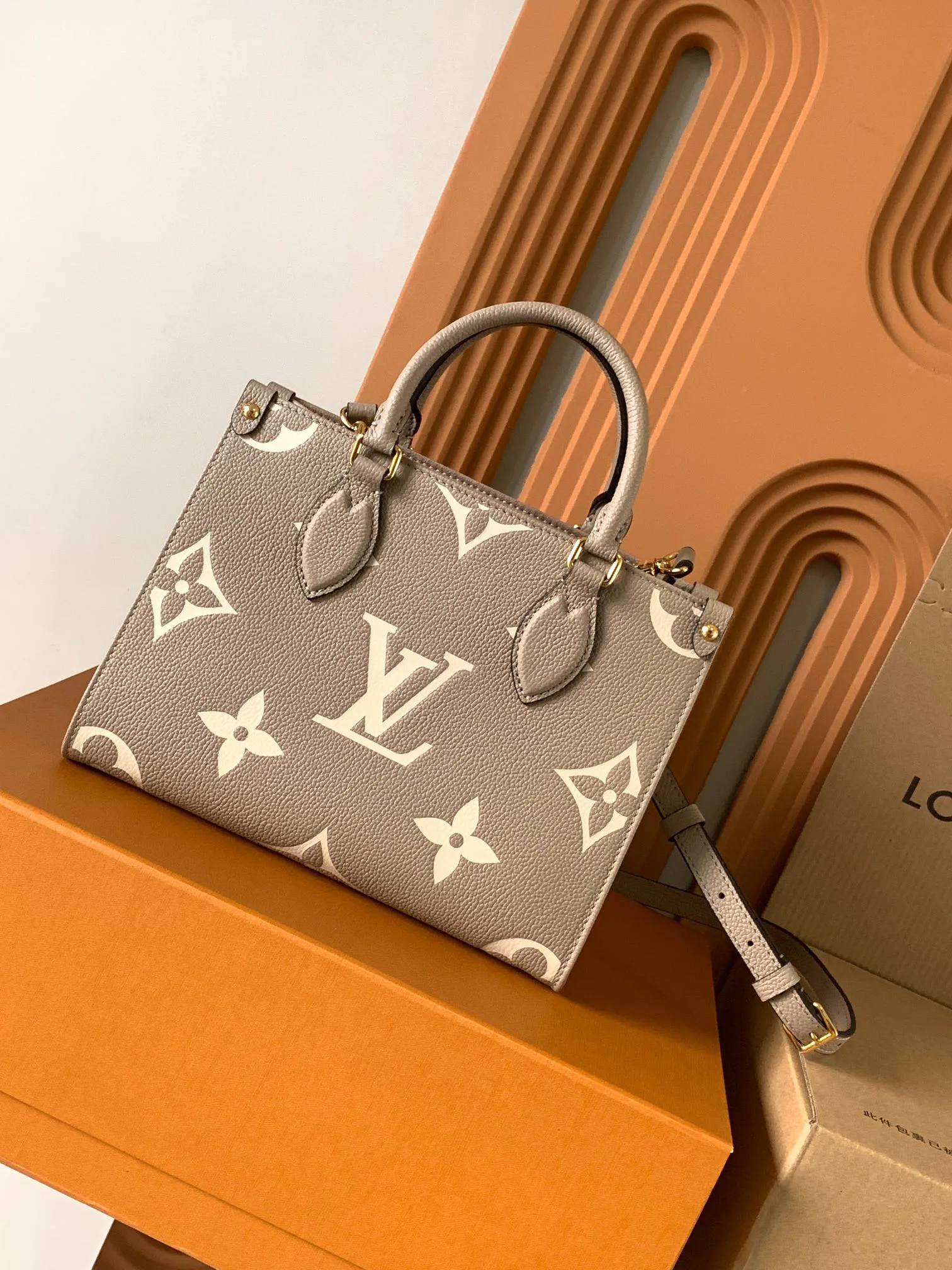 Классические Сумки Женские Louis Vuitton 18148137