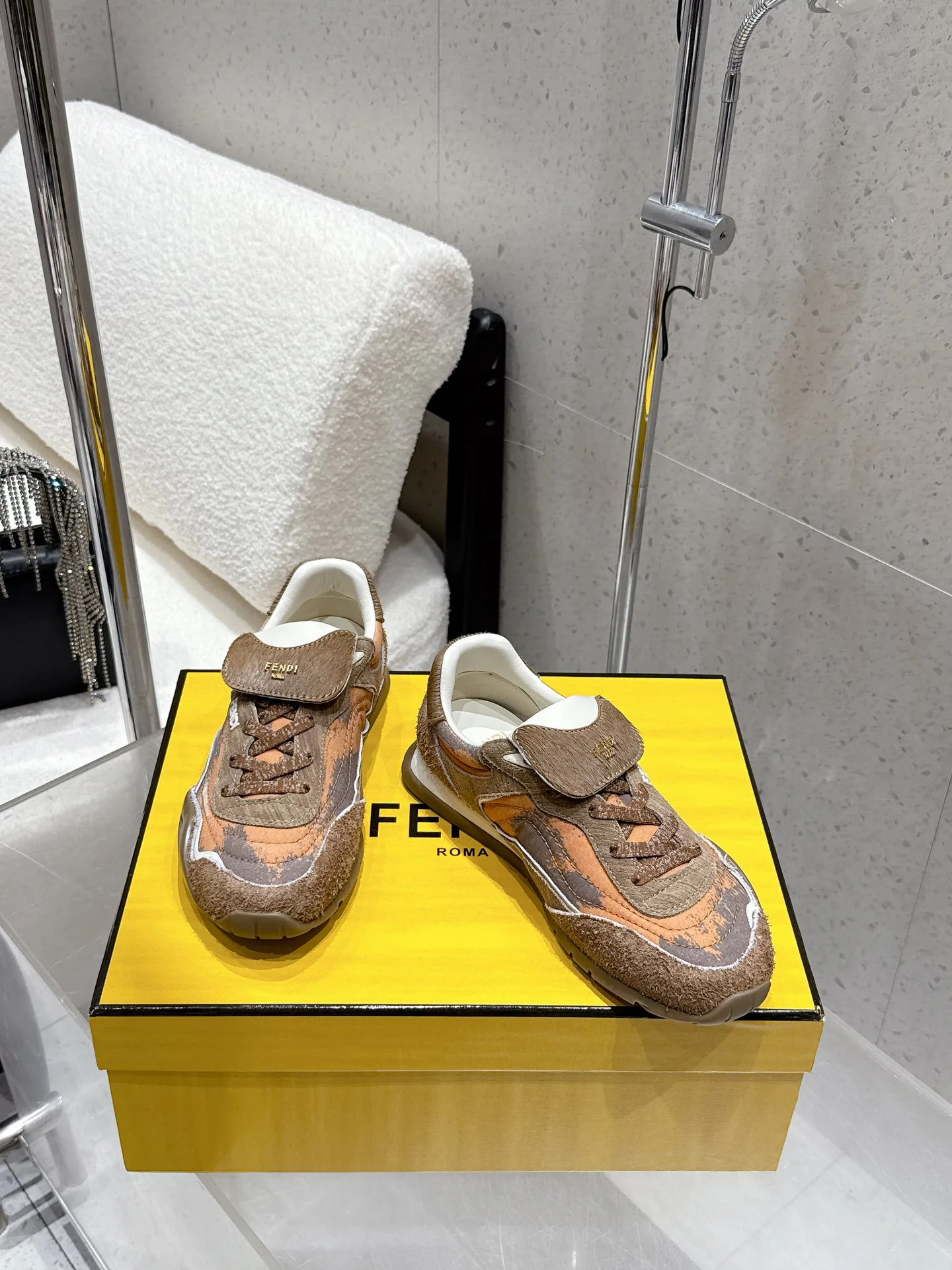 Кроссовки Женские Fendi 13078811