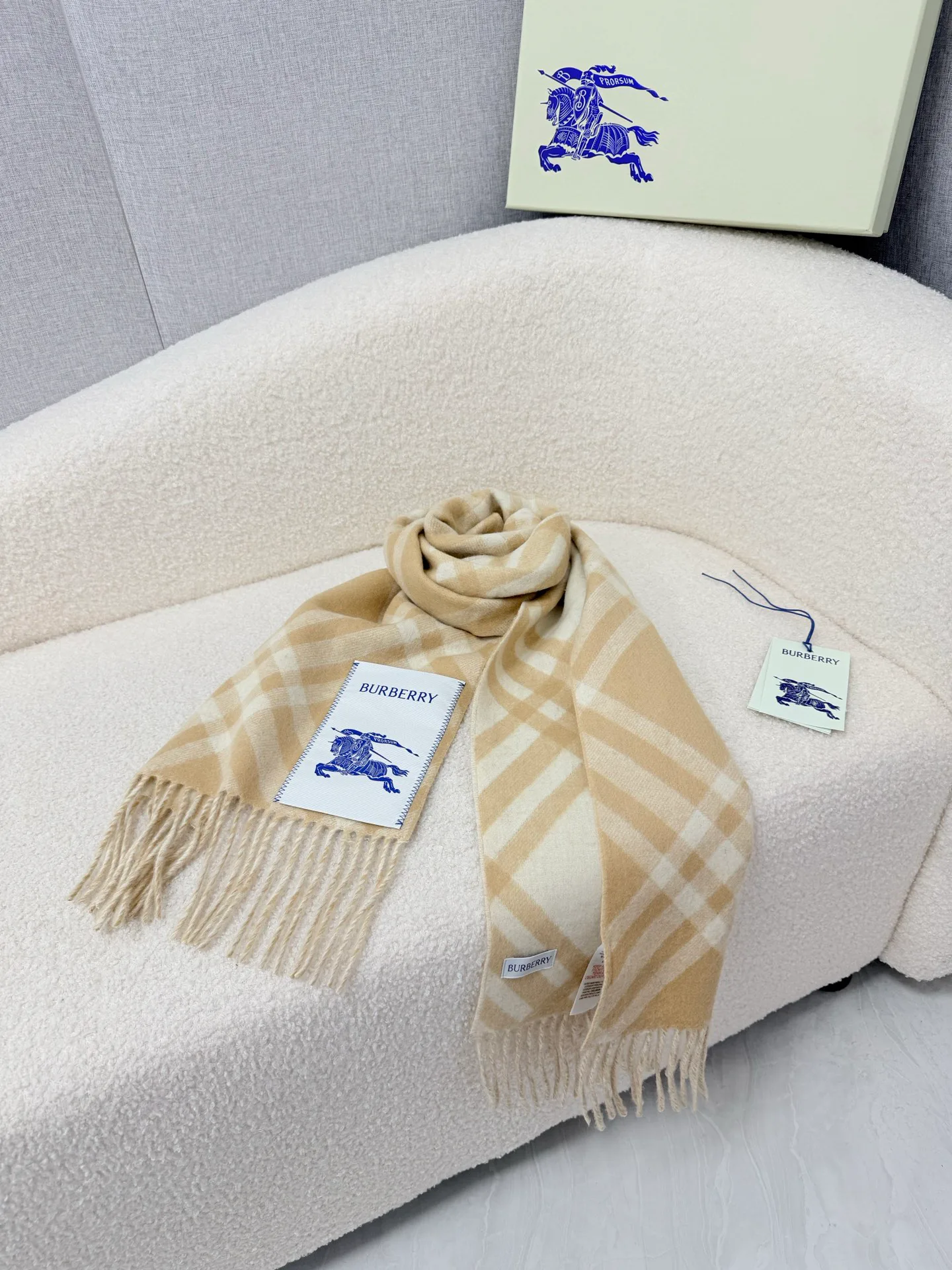 Шарфы Burberry 18322320