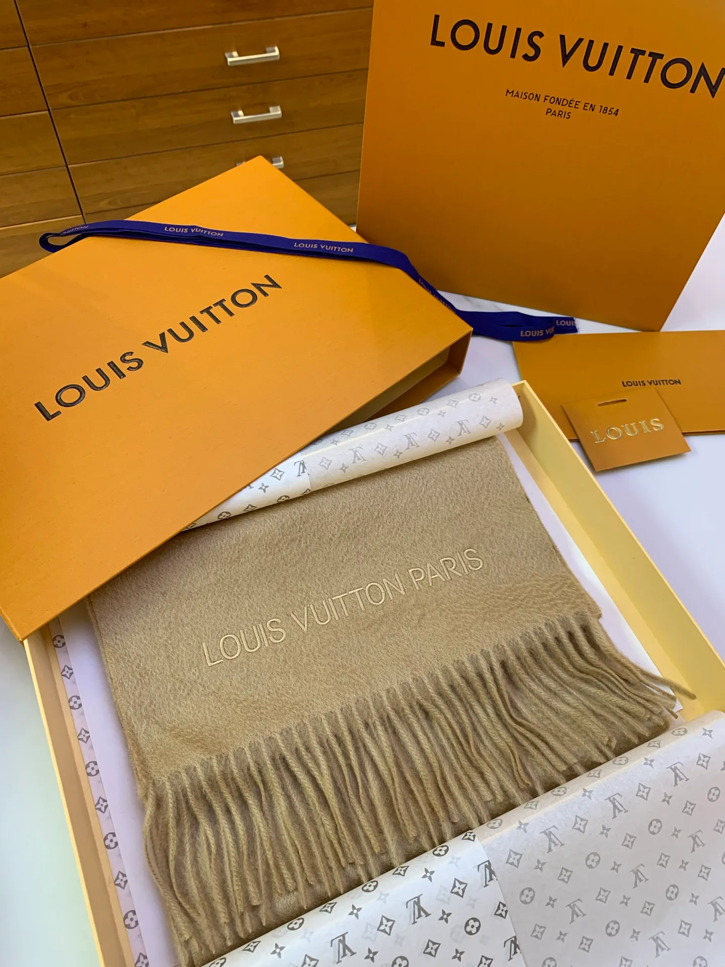 Шарфы Louis Vuitton 18637806
