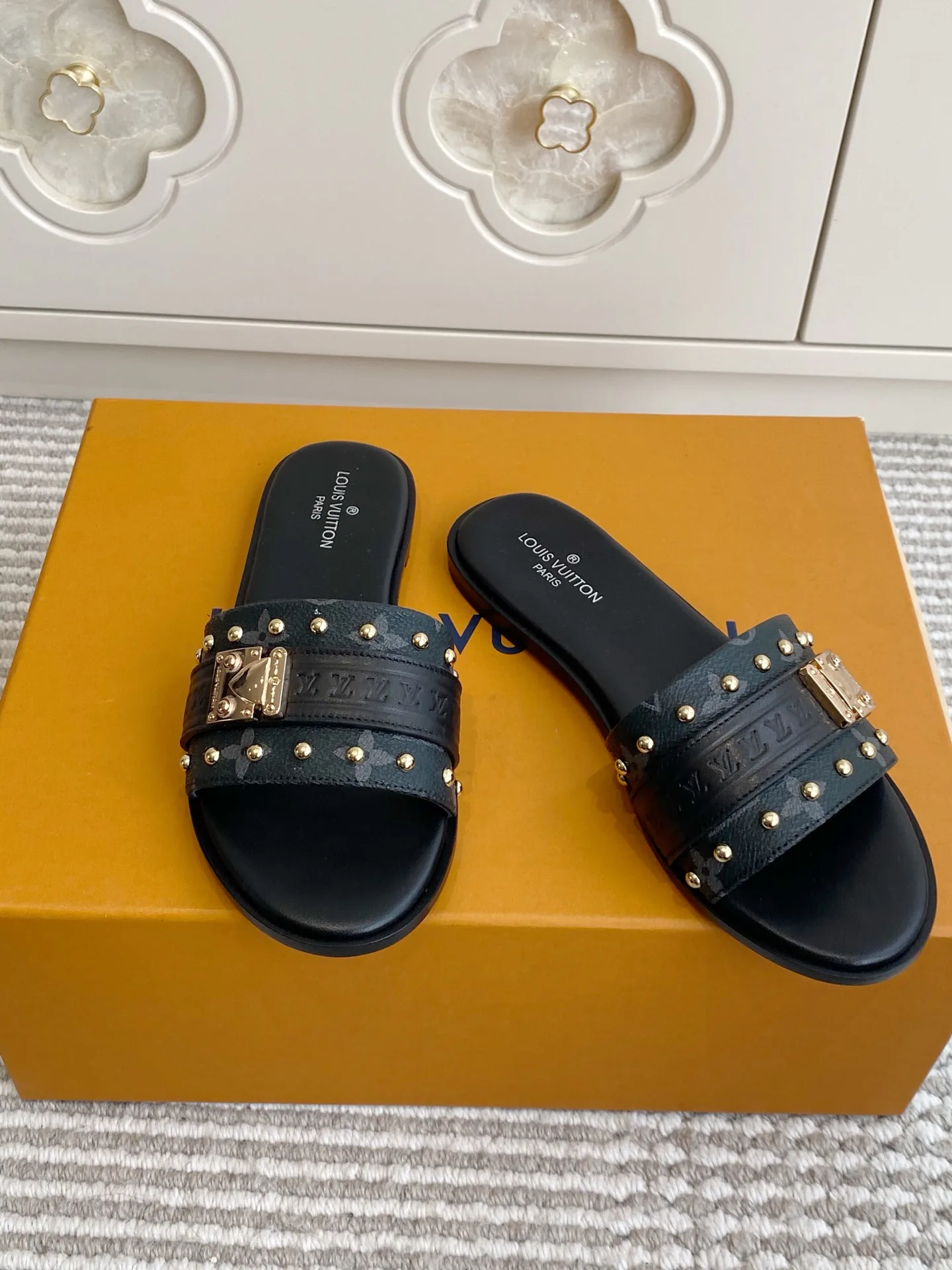 Шлепанцы Женские Louis Vuitton 11668771