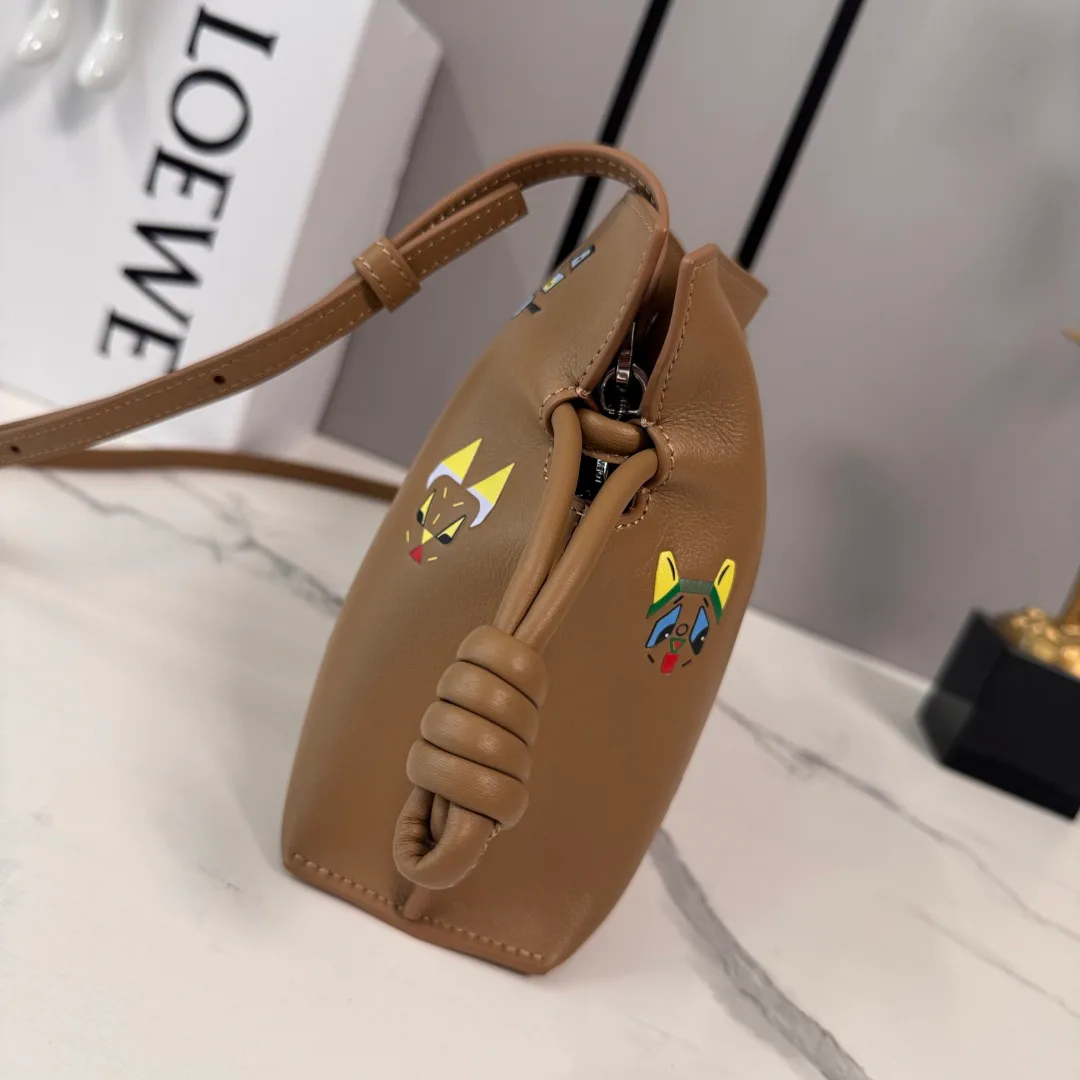 Клатчи Женские Loewe 3930194